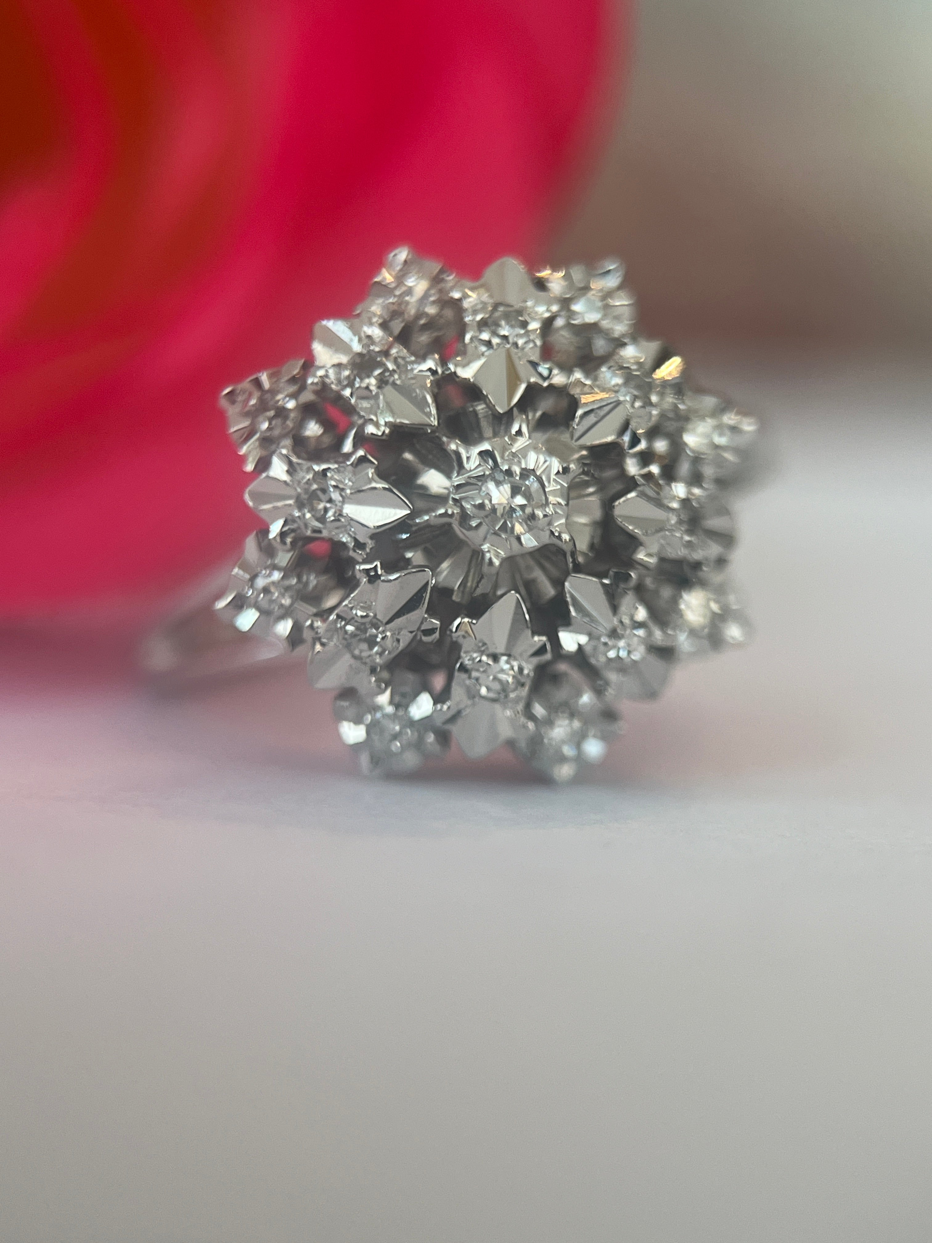 Vintage 18 kt White Gold Rosette Cluster Diamonds ring