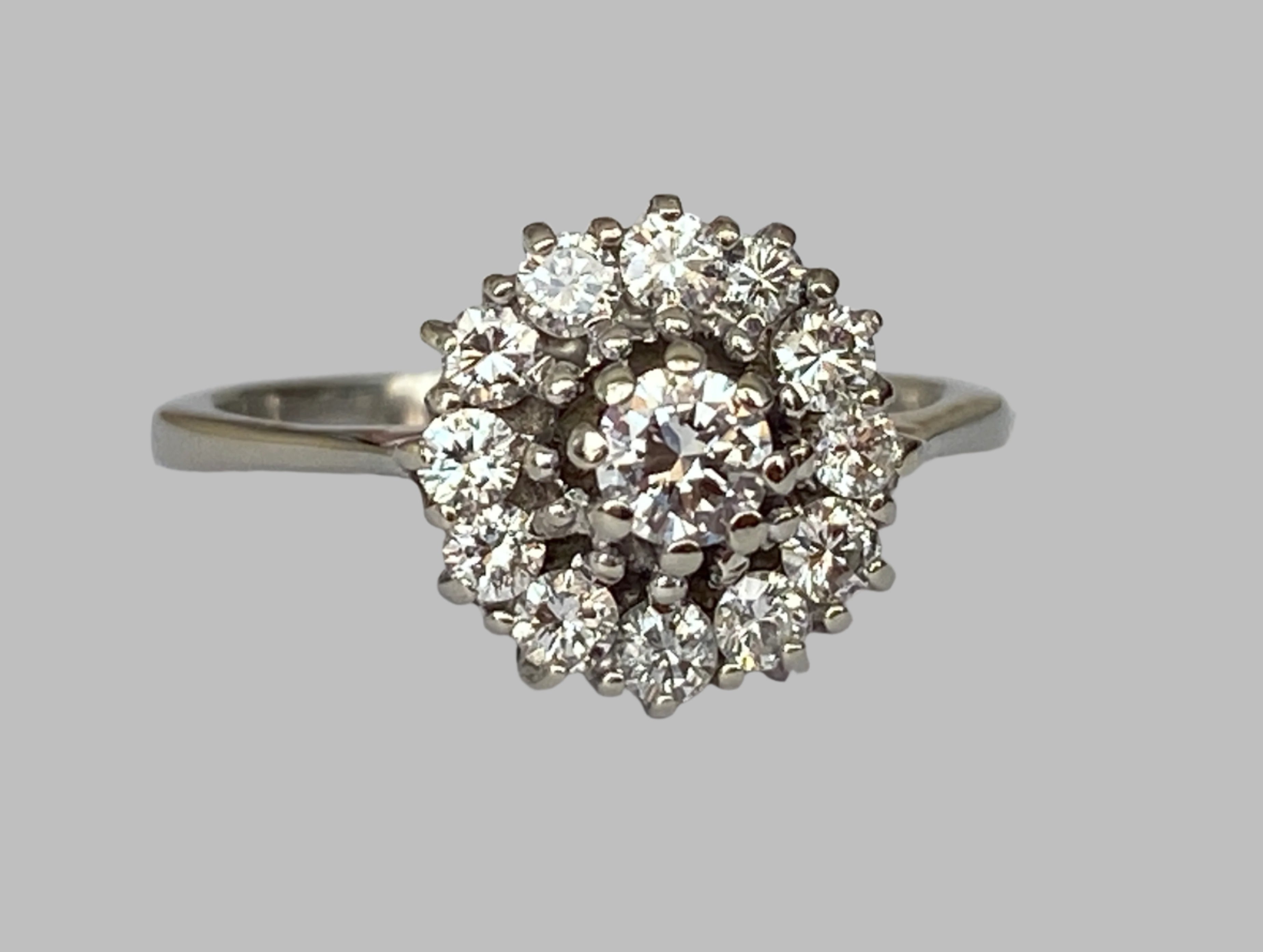 Vintage 18 kt White Gold Rosette Engagement Diamonds ring
