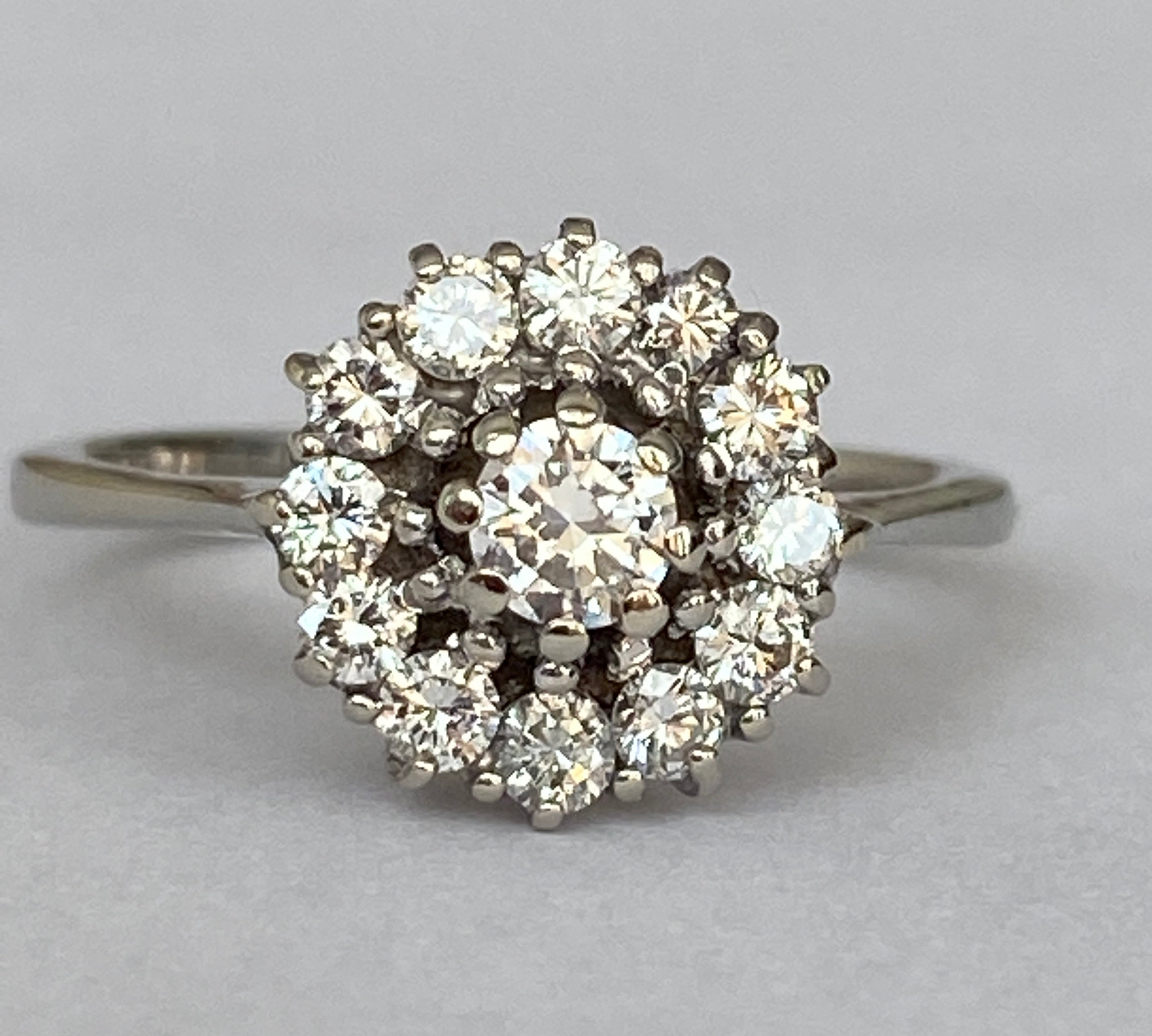 Vintage 18 kt White Gold Rosette Engagement Diamonds ring