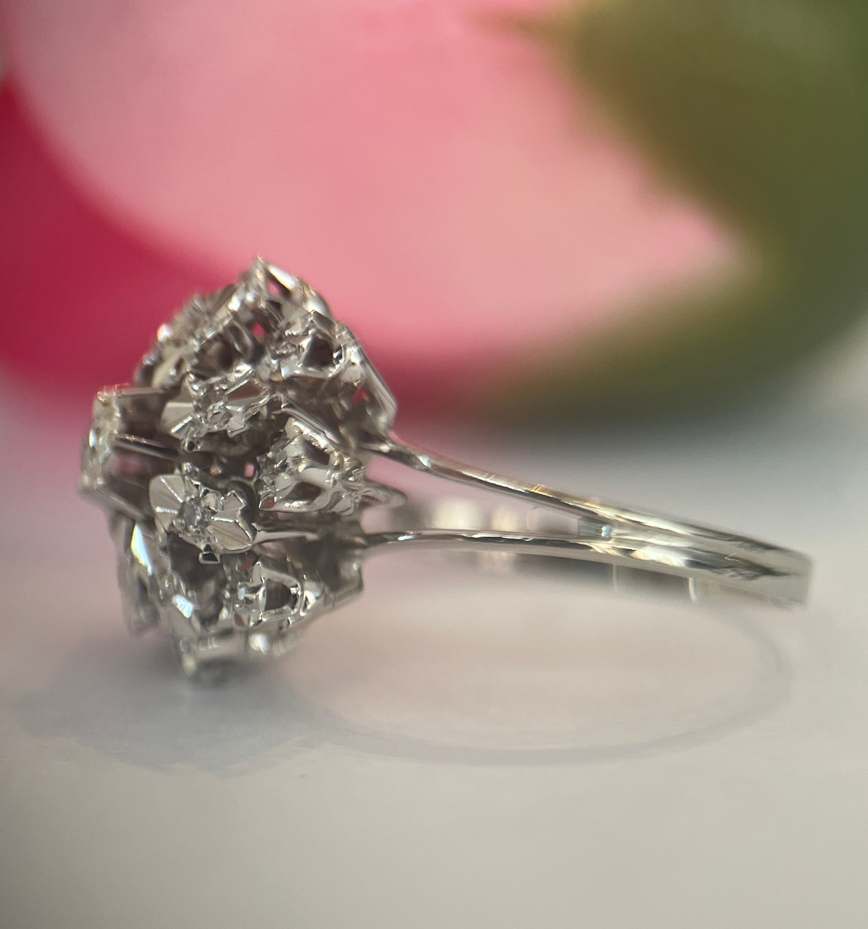 Vintage 18 kt White Gold Rosette Cluster Diamonds ring