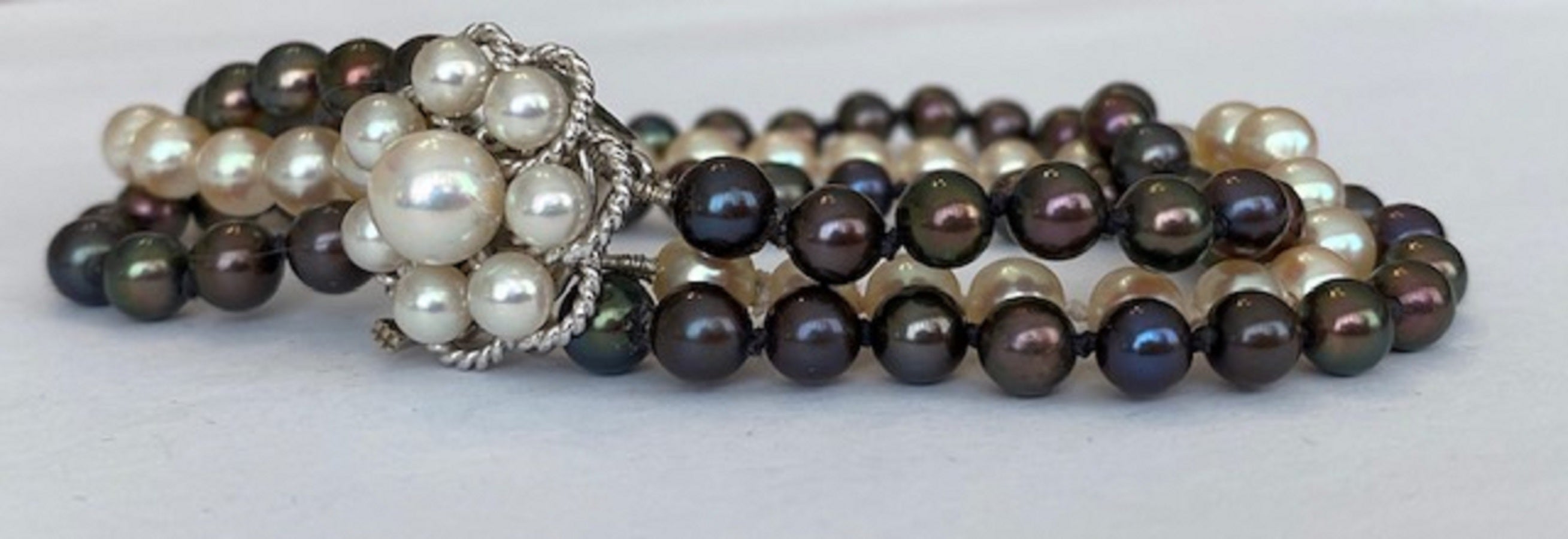 Vintage Pearl Bracelet with Gold Clasp