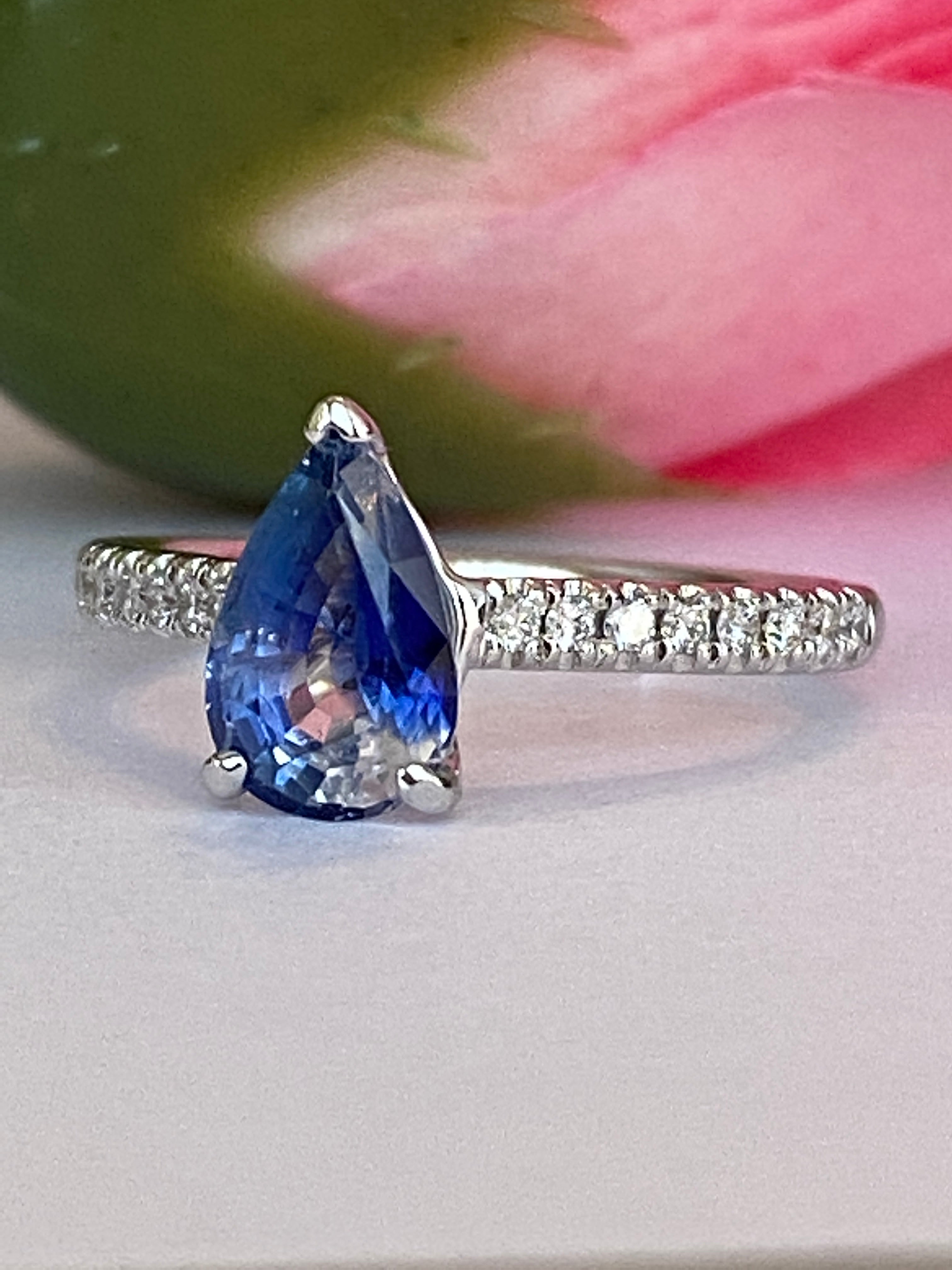 ALGT Certified 1.90 Carat Ceylon  Sapphire & Diamond Cocktail Ring in White gold