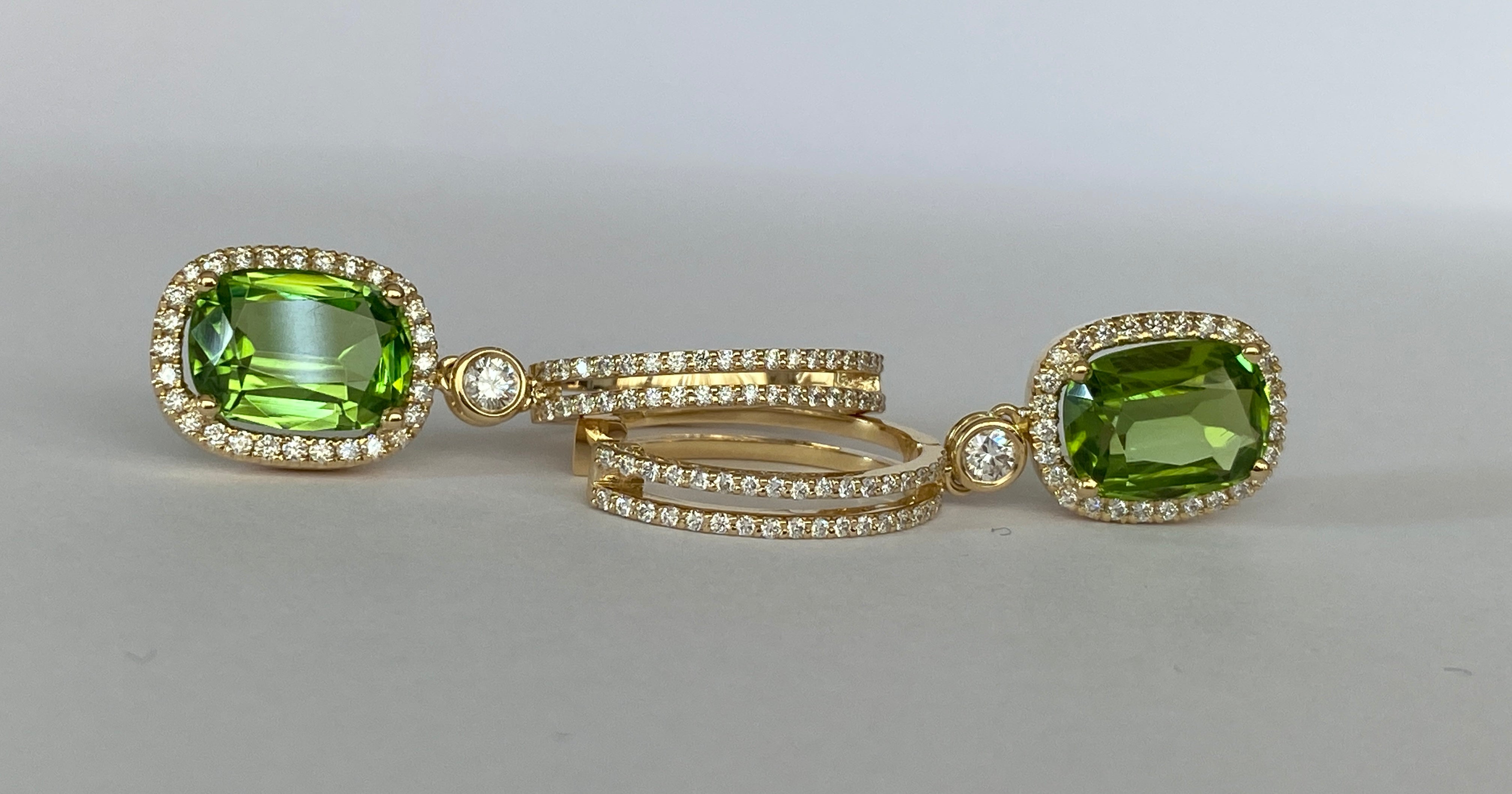 Certified 8.15 carat Peridot and Diamonds earrings in 18 kt yellow gold