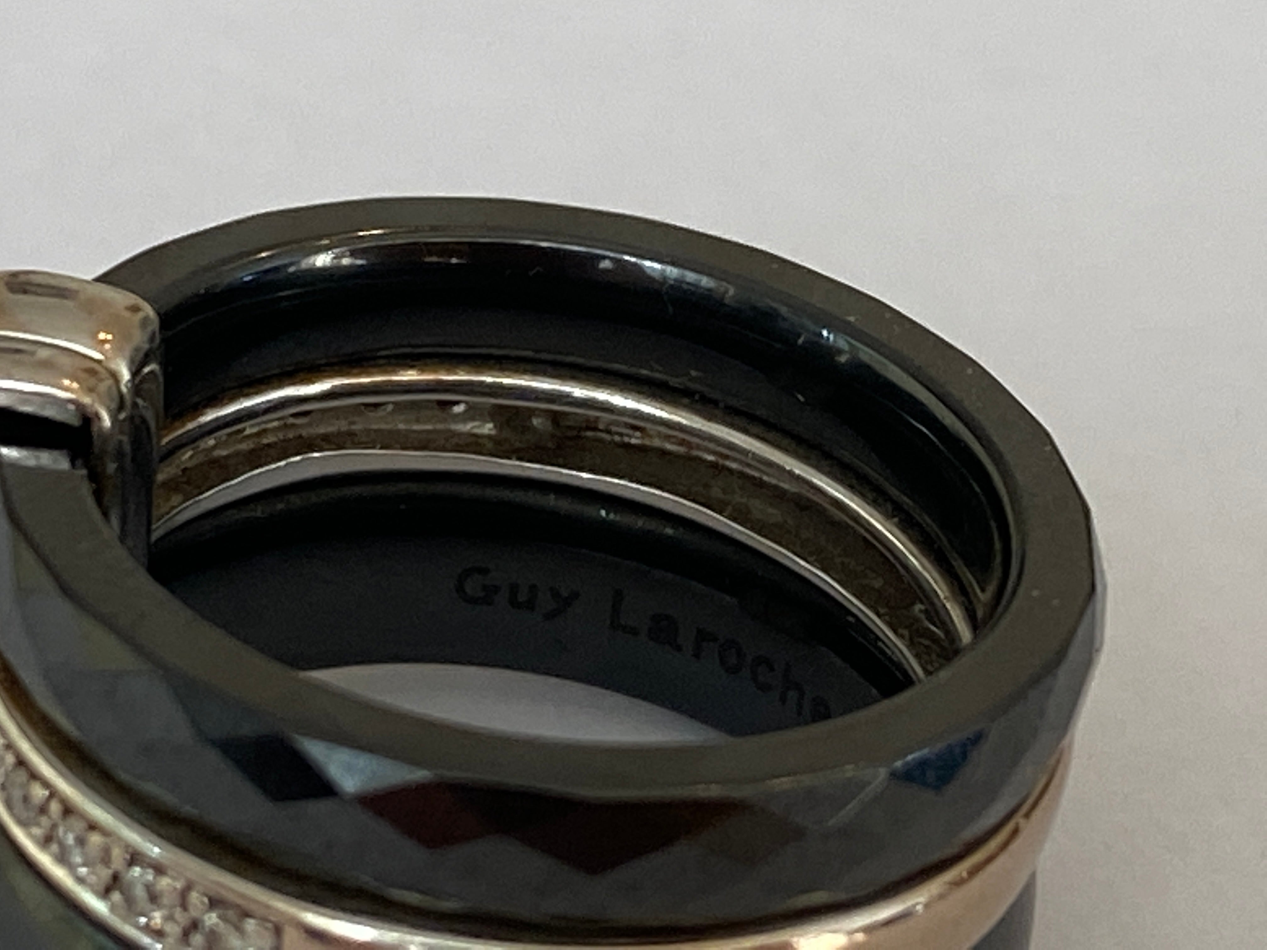 Guy Laroche white 18 kt gold/ceramic diamond ring