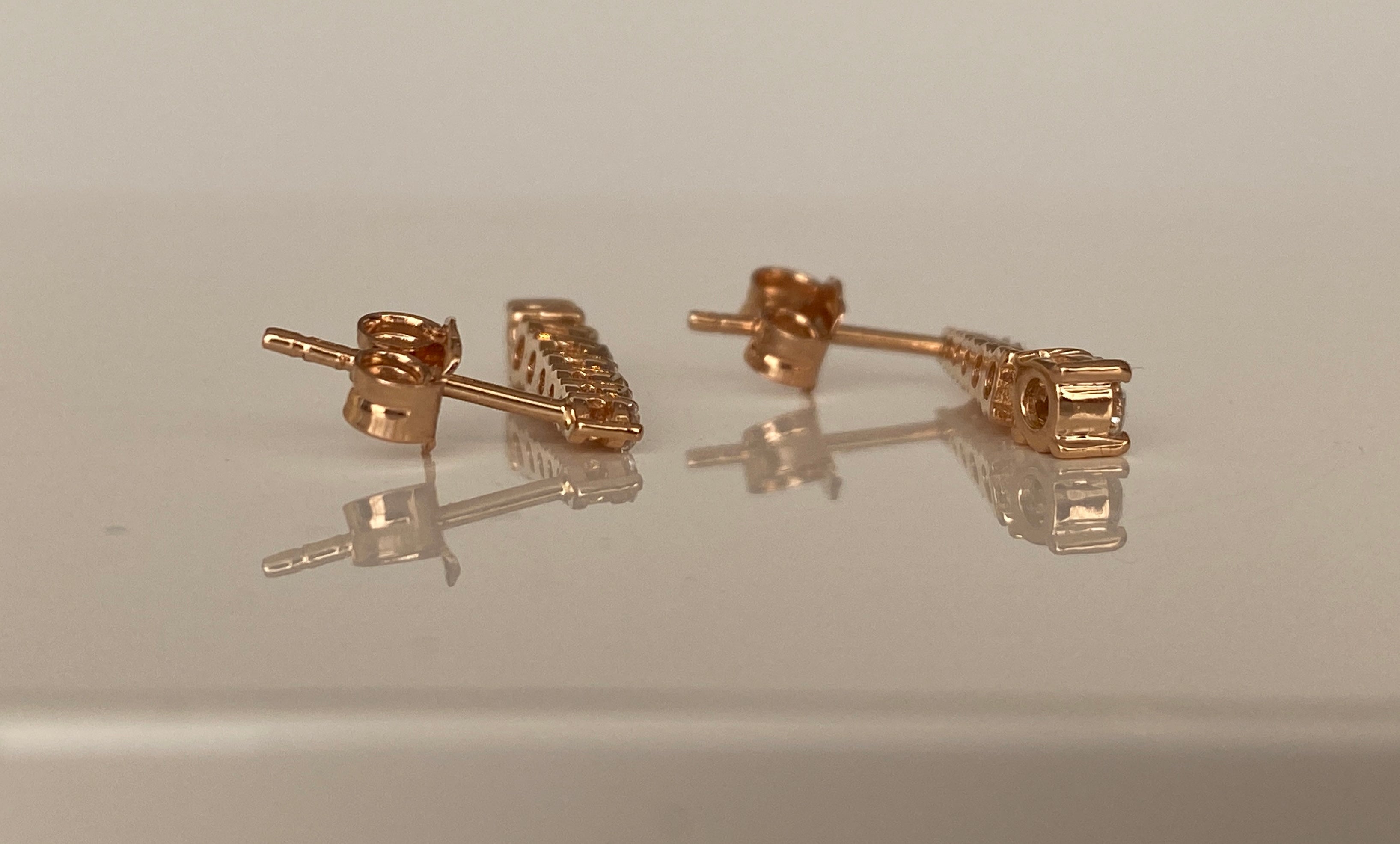 Rose 18 kt Gold Hanging Stud Earrings with Diamonds