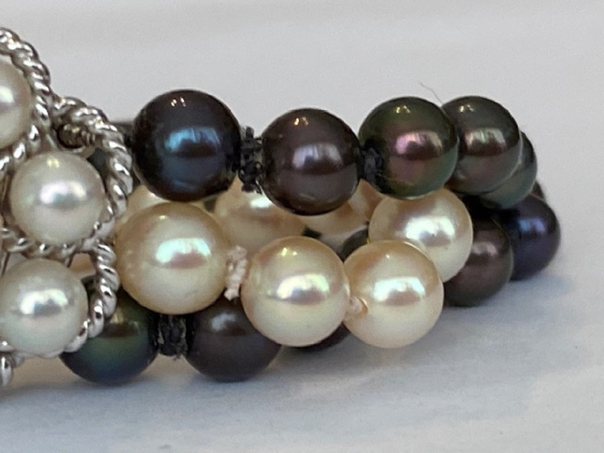 Vintage Pearl Bracelet with Gold Clasp