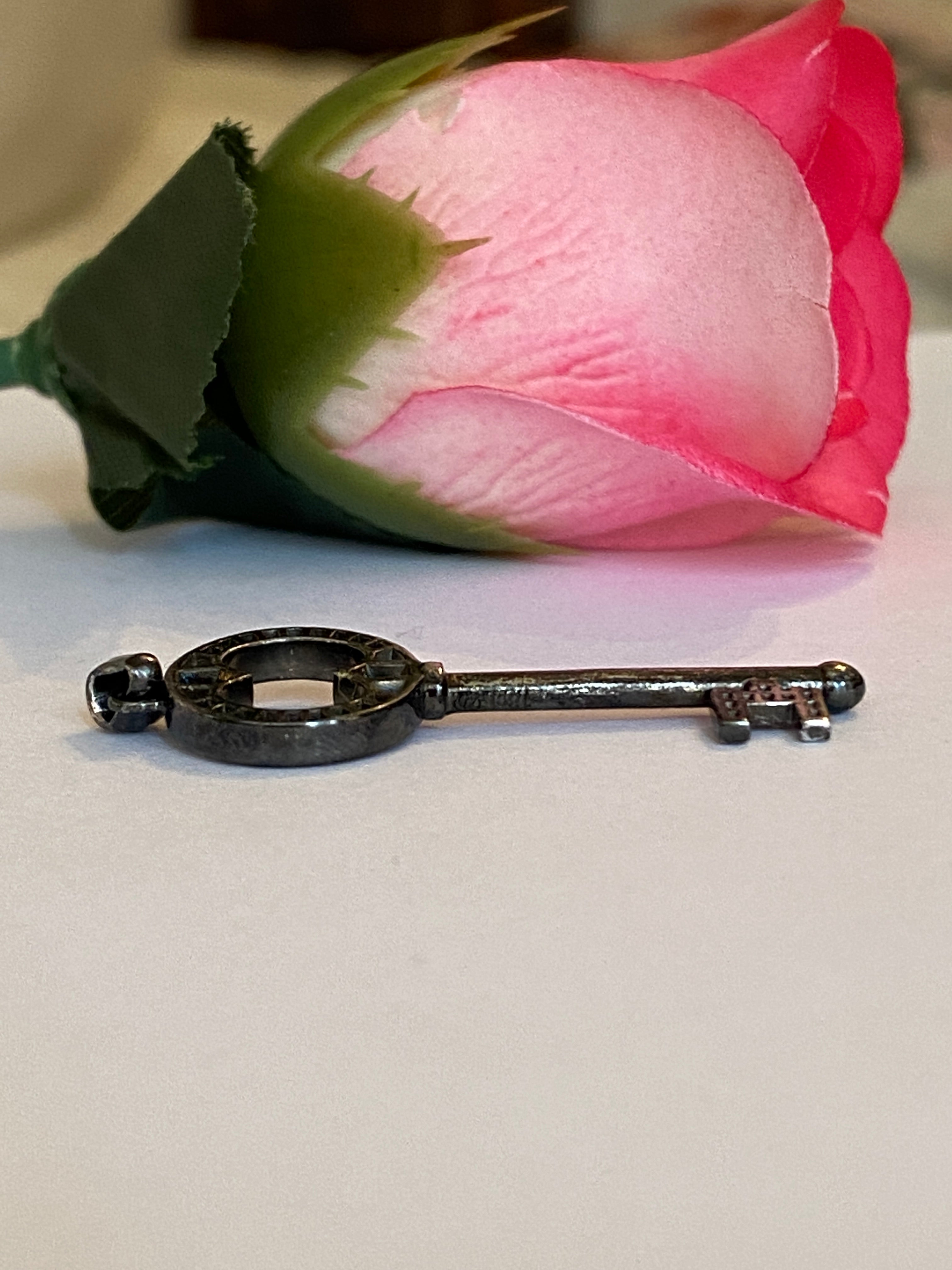 Black rhodium-plated solid 18 kt gold diamond key pendant