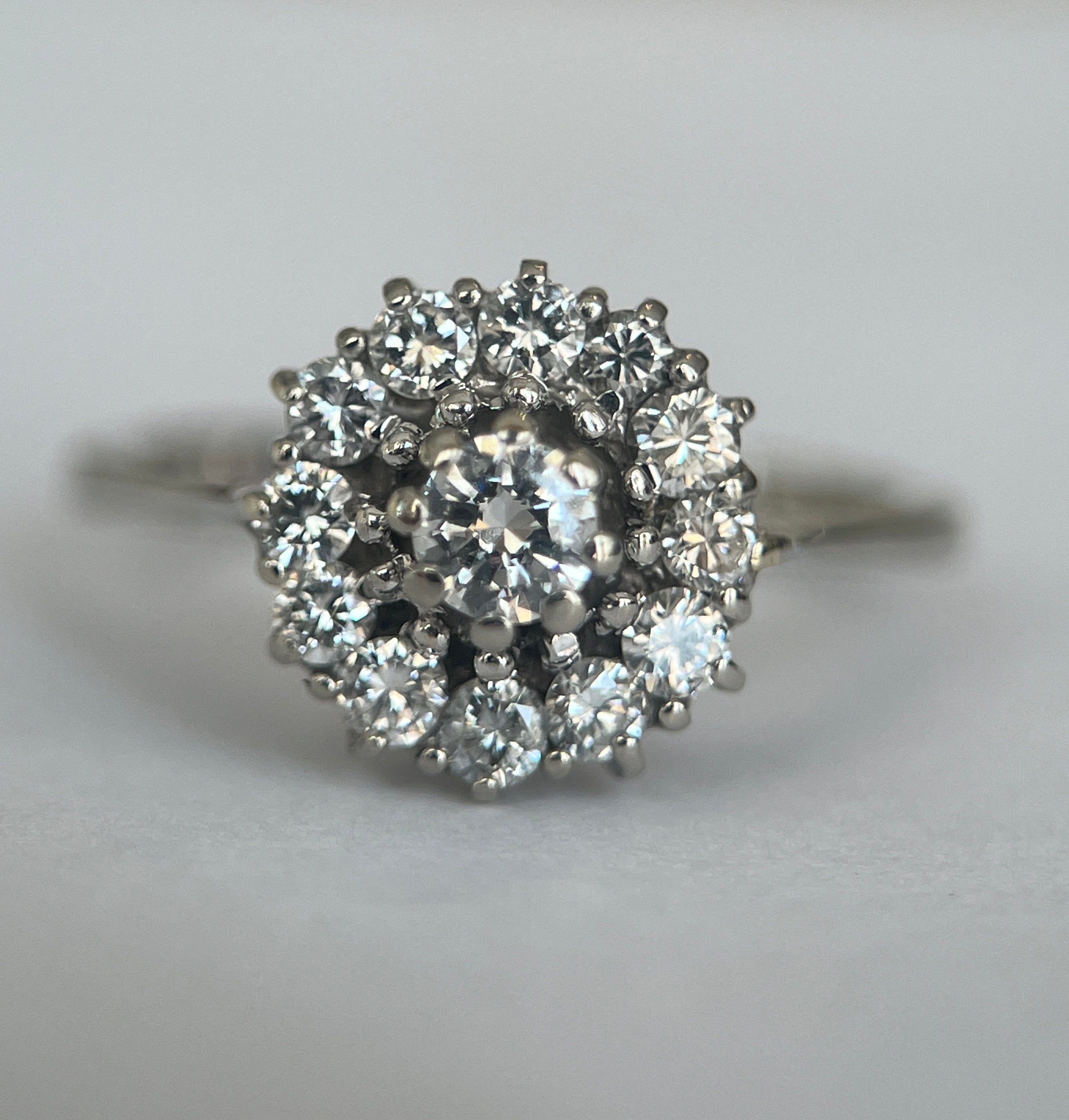 Vintage 18 kt White Gold Rosette Engagement Diamonds ring