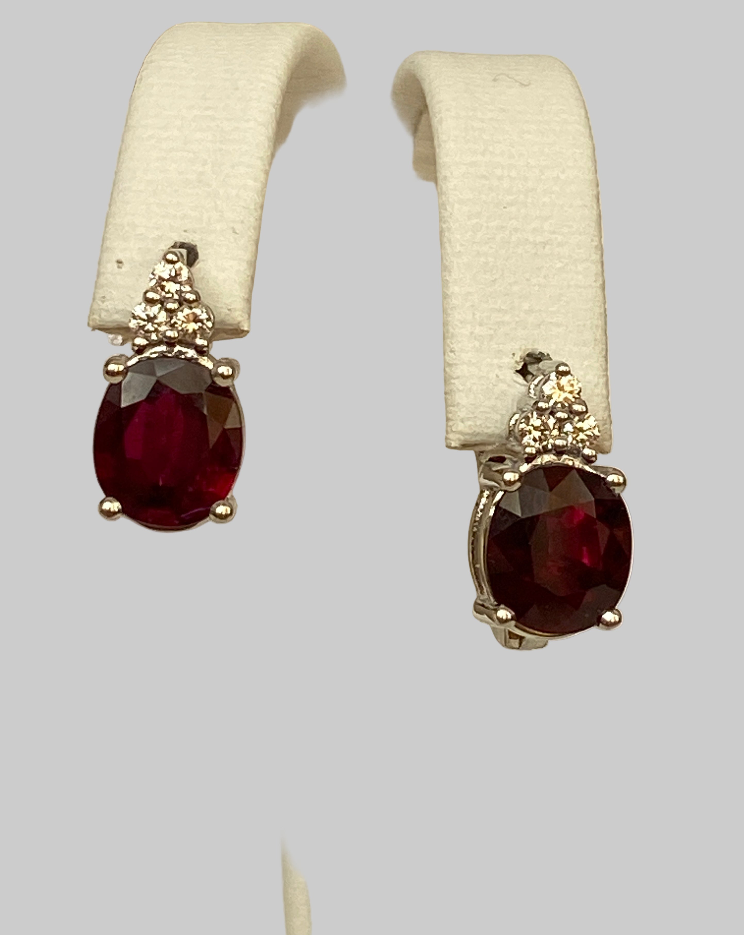 Exquisite 4.32Carat Red Rubies and Diamond 18k Solid White Gold Stud Earrings