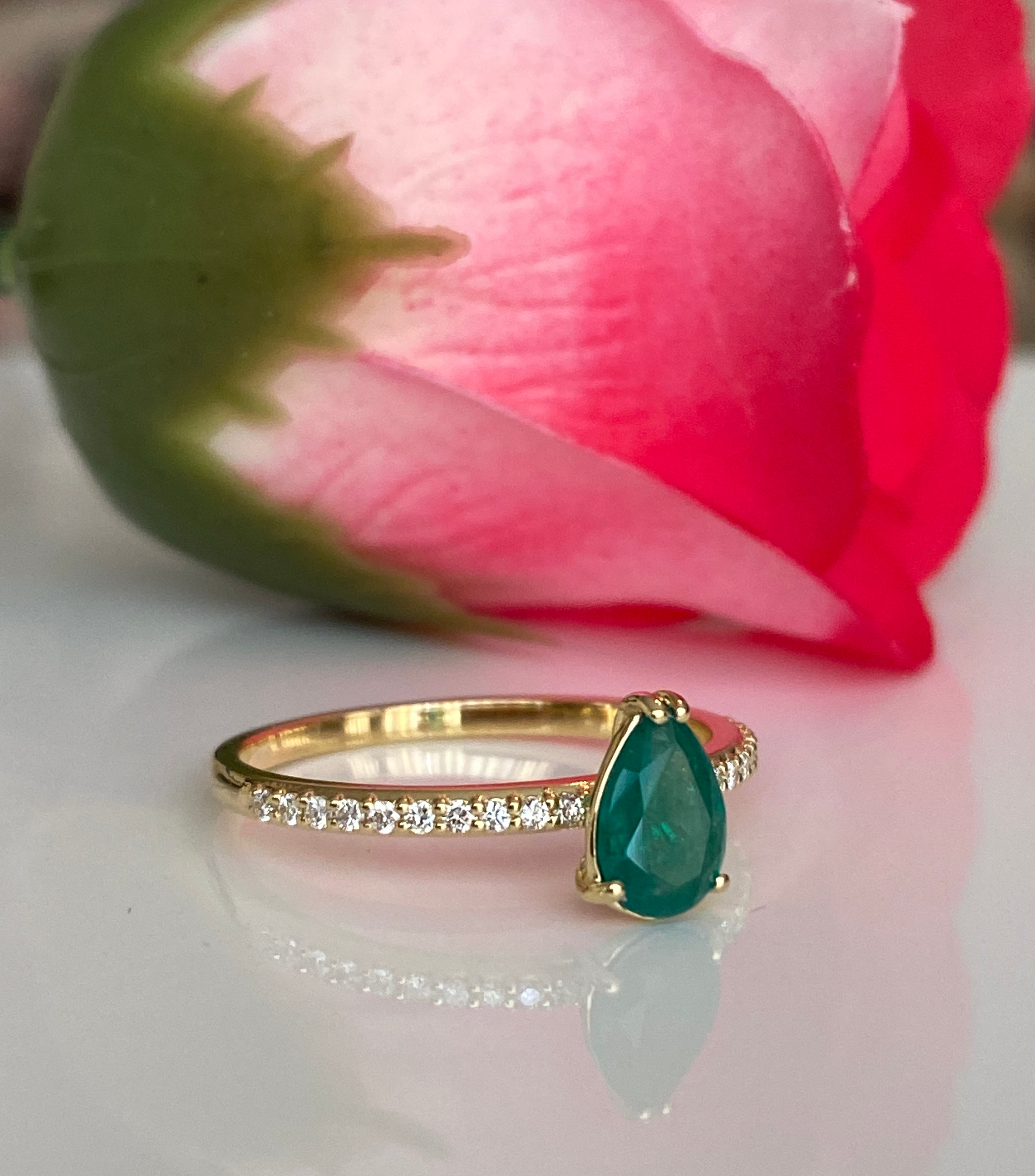 18K Yellow Gold Engagement Ring with 0.60 Carat Emerald and Diamonds
