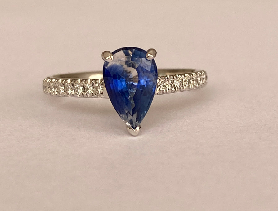 ALGT Certified 1.90 Carat Ceylon  Sapphire & Diamond Cocktail Ring in White gold