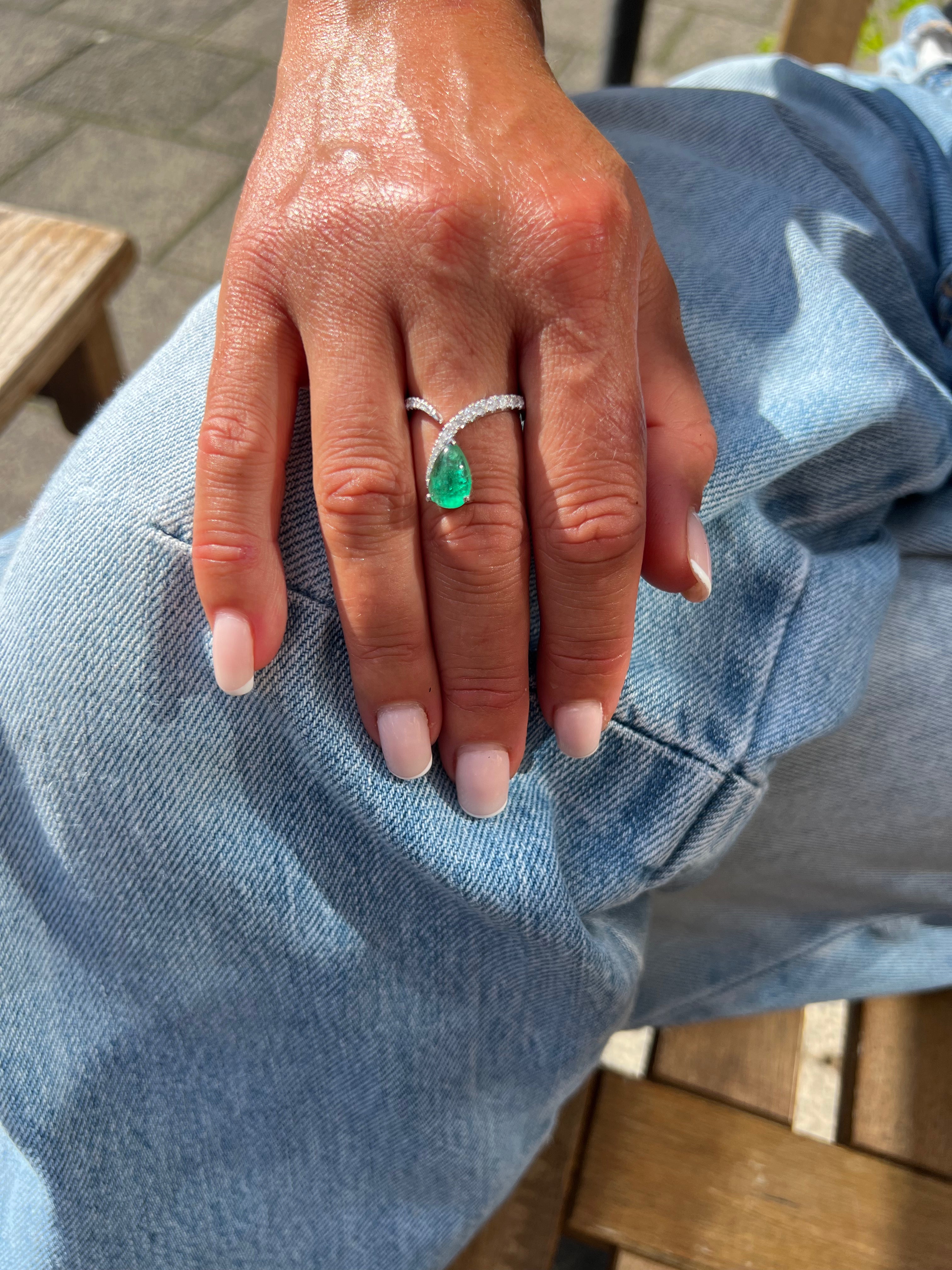 ALGT certified Natural 1.46 Carat Ural Emerald and  Diamond  White Gold Cocktail Ring
