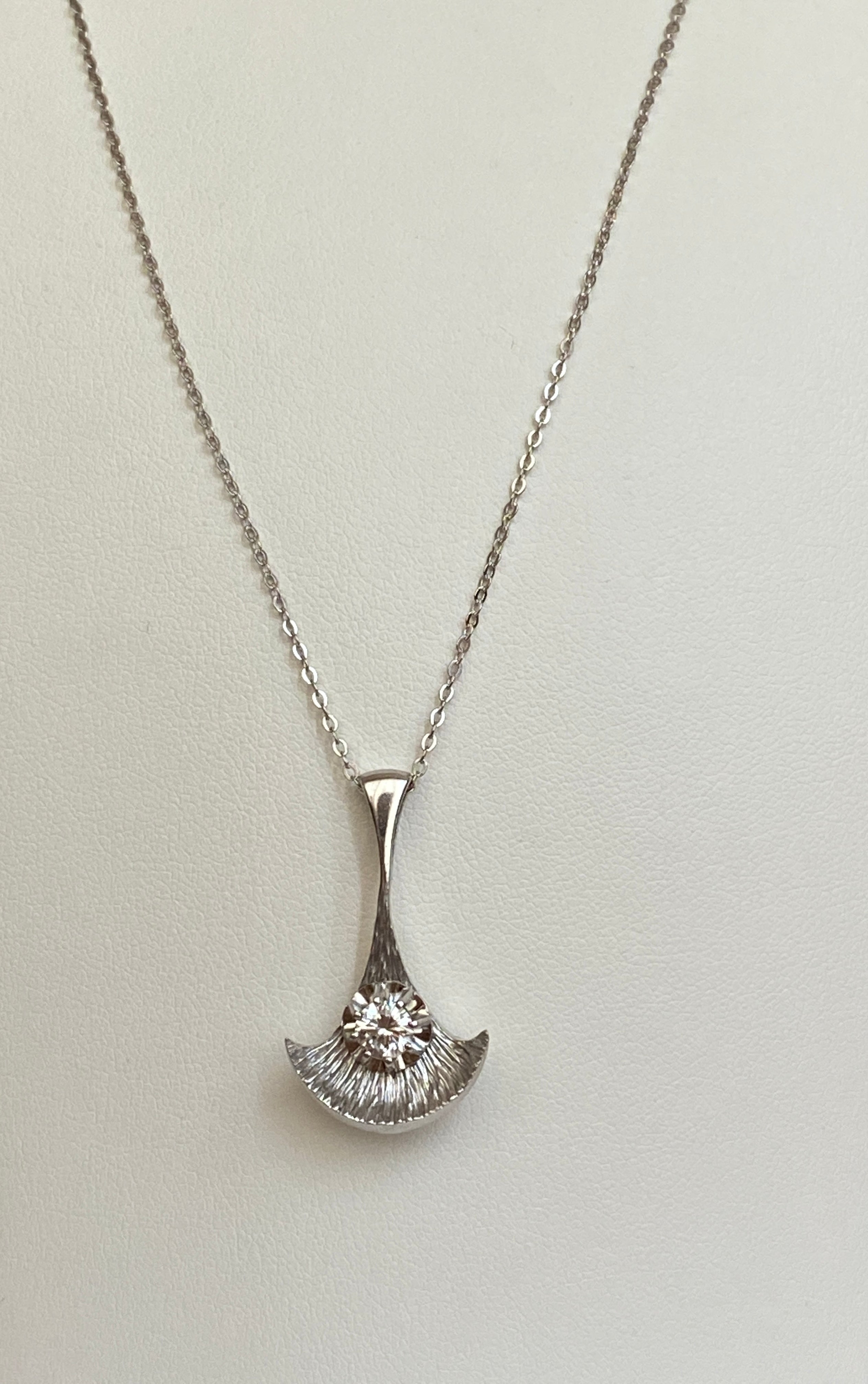 14 Carat White Gold Vintage Necklace with Solitaire Diamond Pendant
