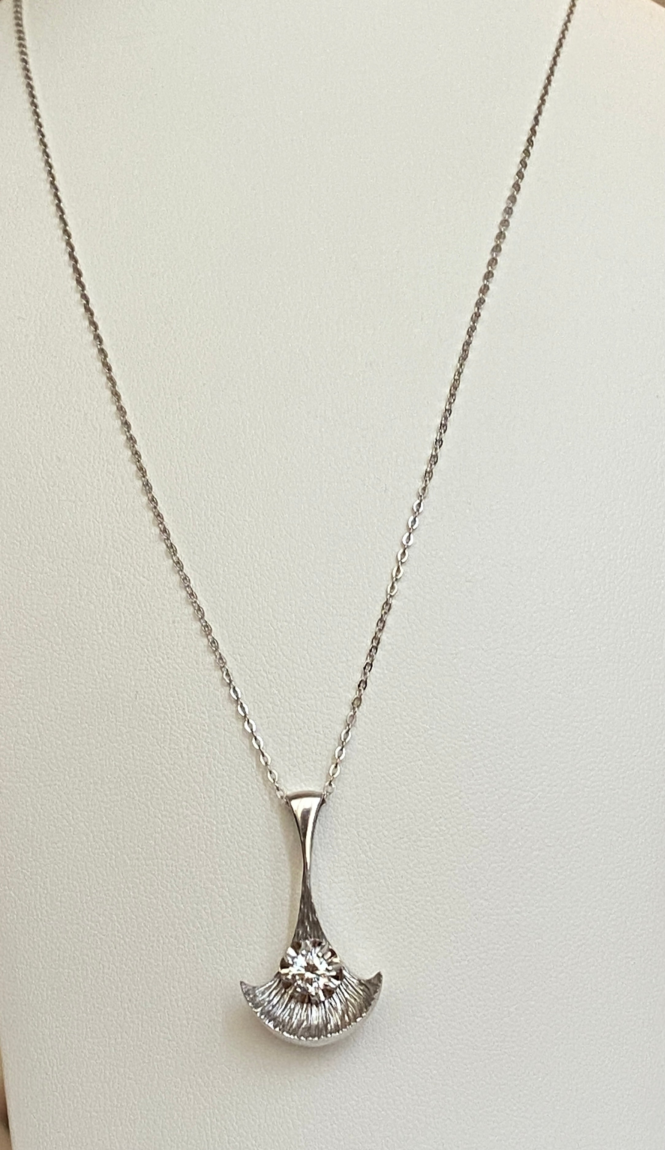 14 Carat White Gold Vintage Necklace with Solitaire Diamond Pendant