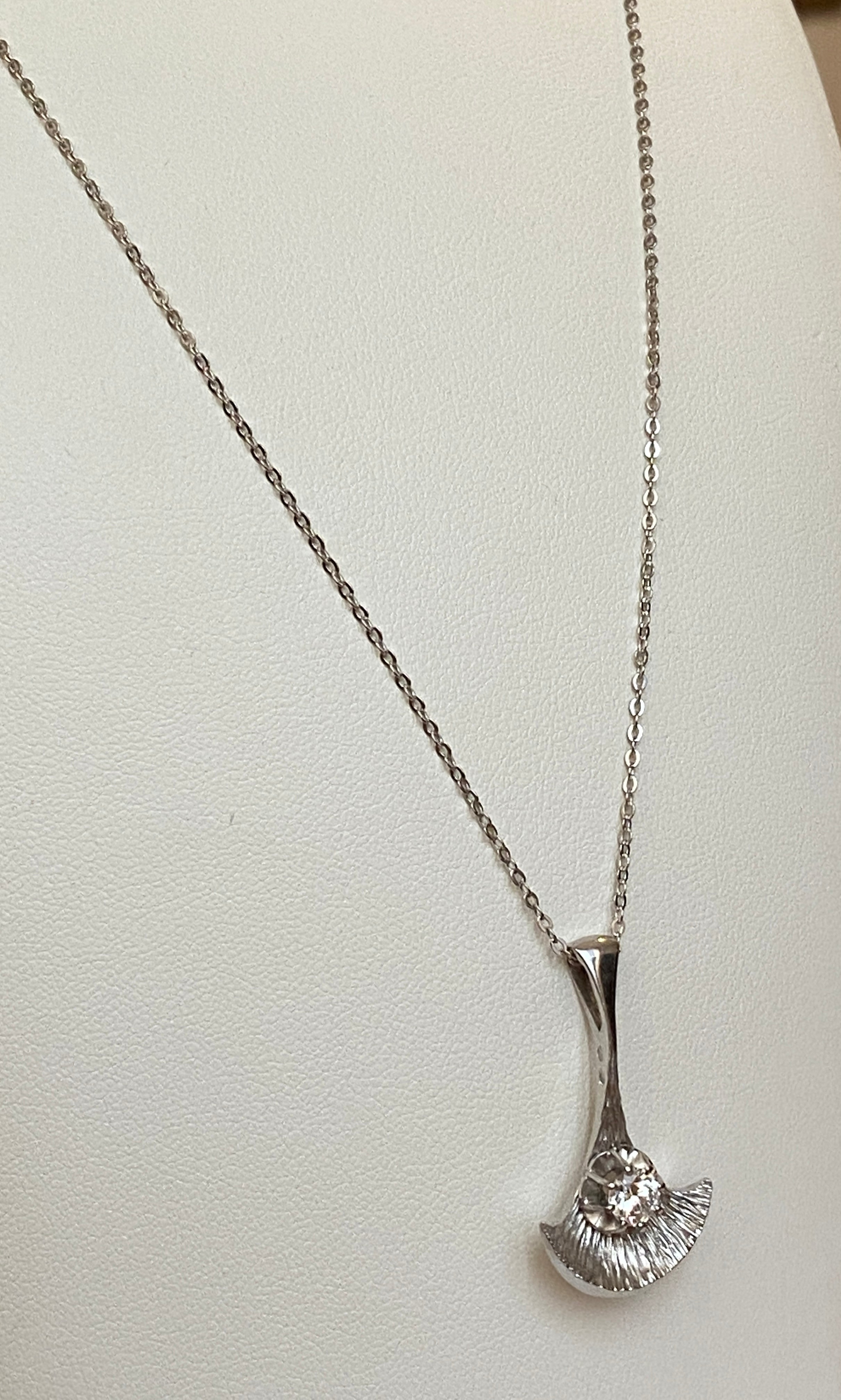 14 Carat White Gold Vintage Necklace with Solitaire Diamond Pendant
