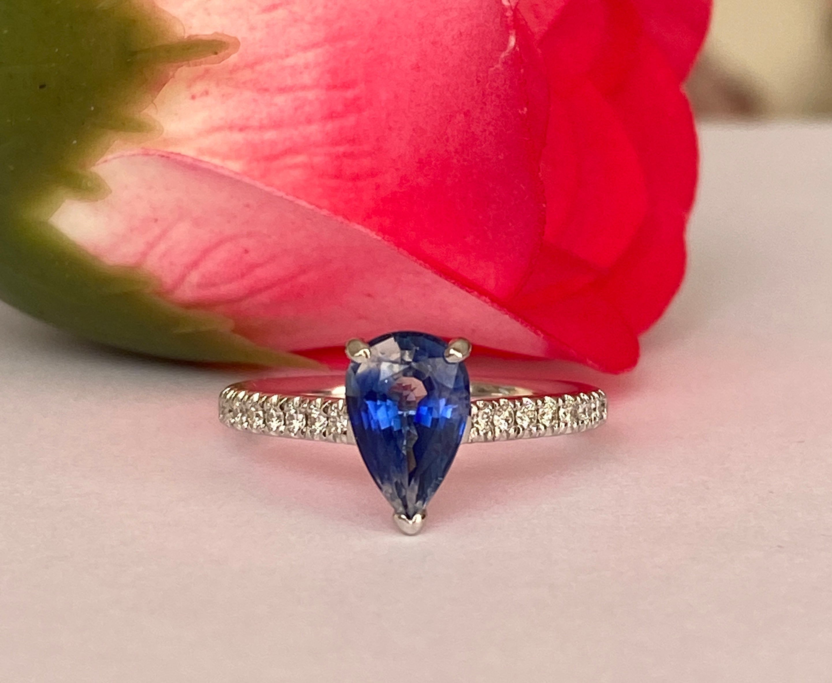 ALGT Certified 1.90 Carat Ceylon  Sapphire & Diamond Cocktail Ring in White gold