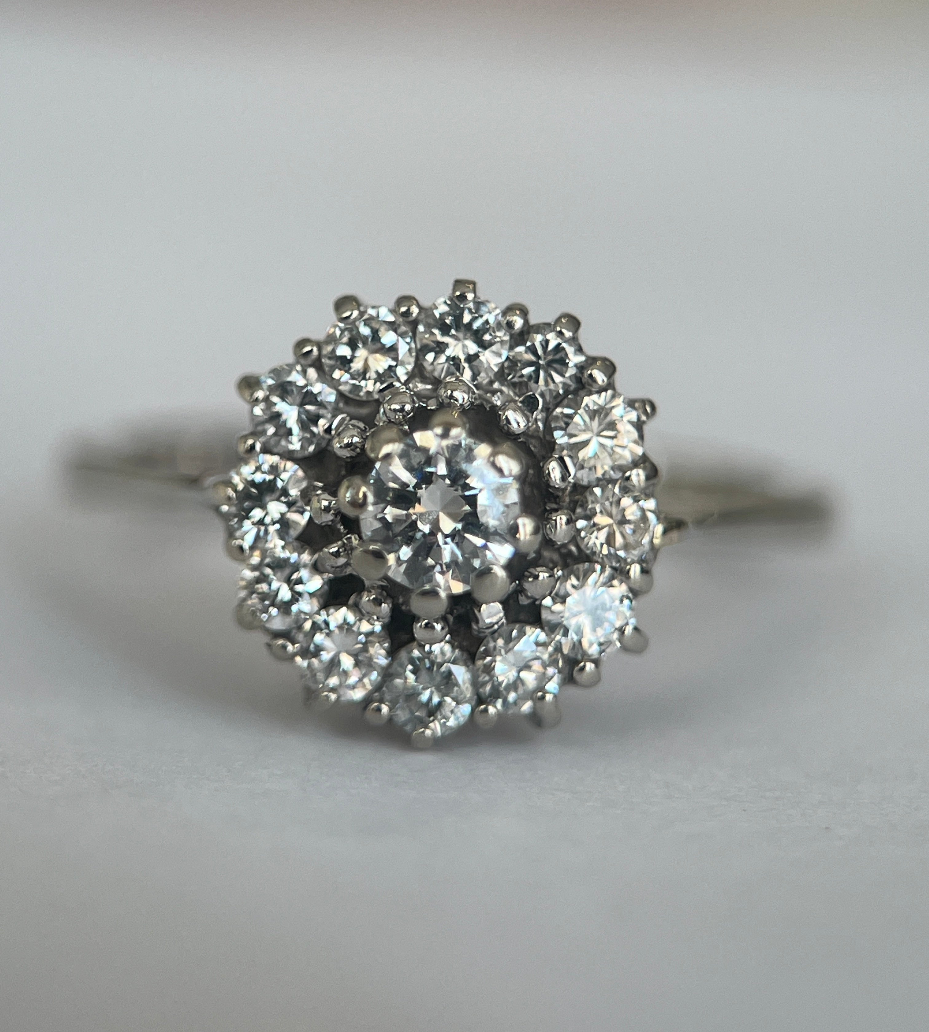 Vintage 18 kt White Gold Rosette Engagement Diamonds ring