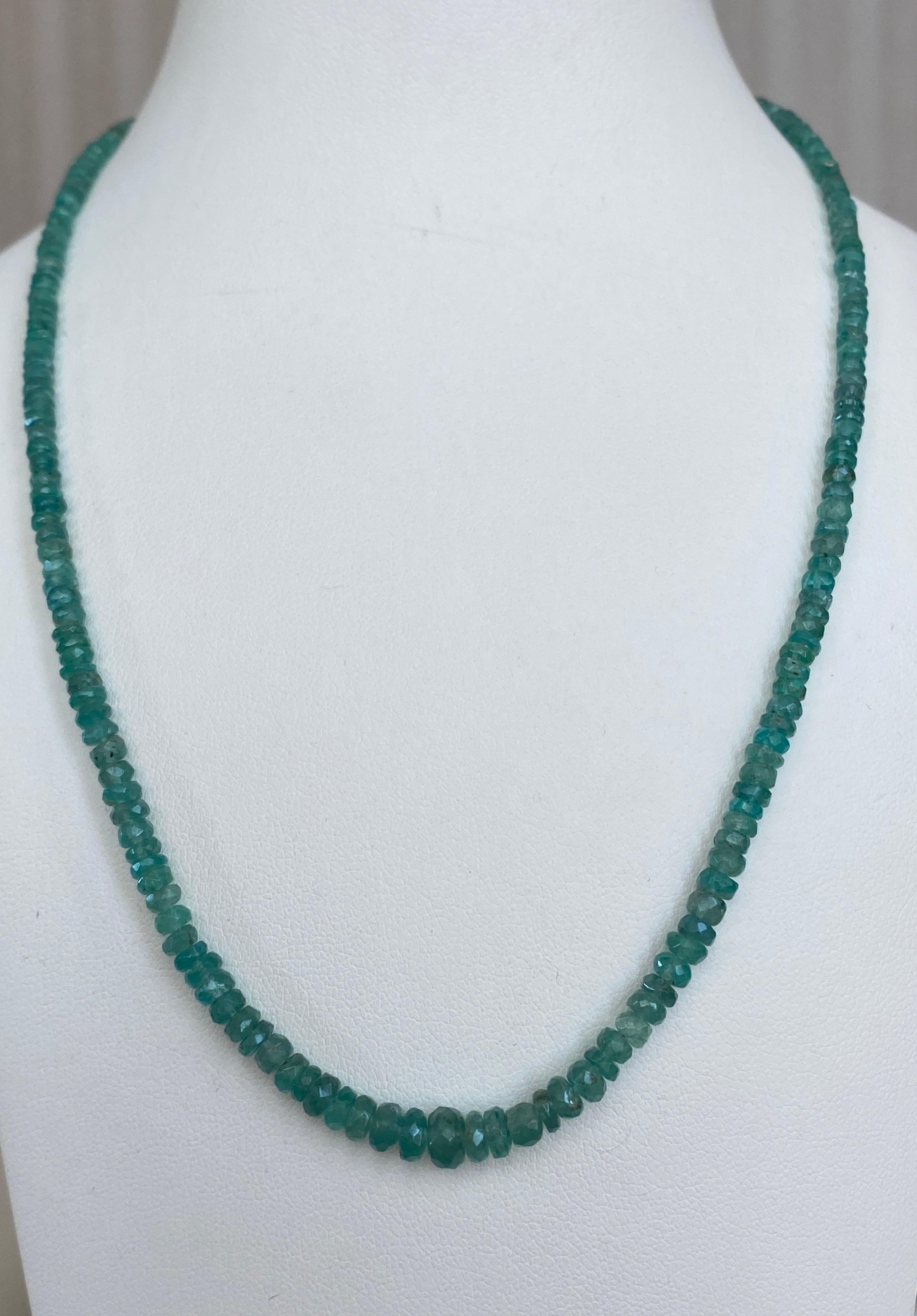 Necklace Natural Colombia emeralds in yellow 18 Kt yellow gold