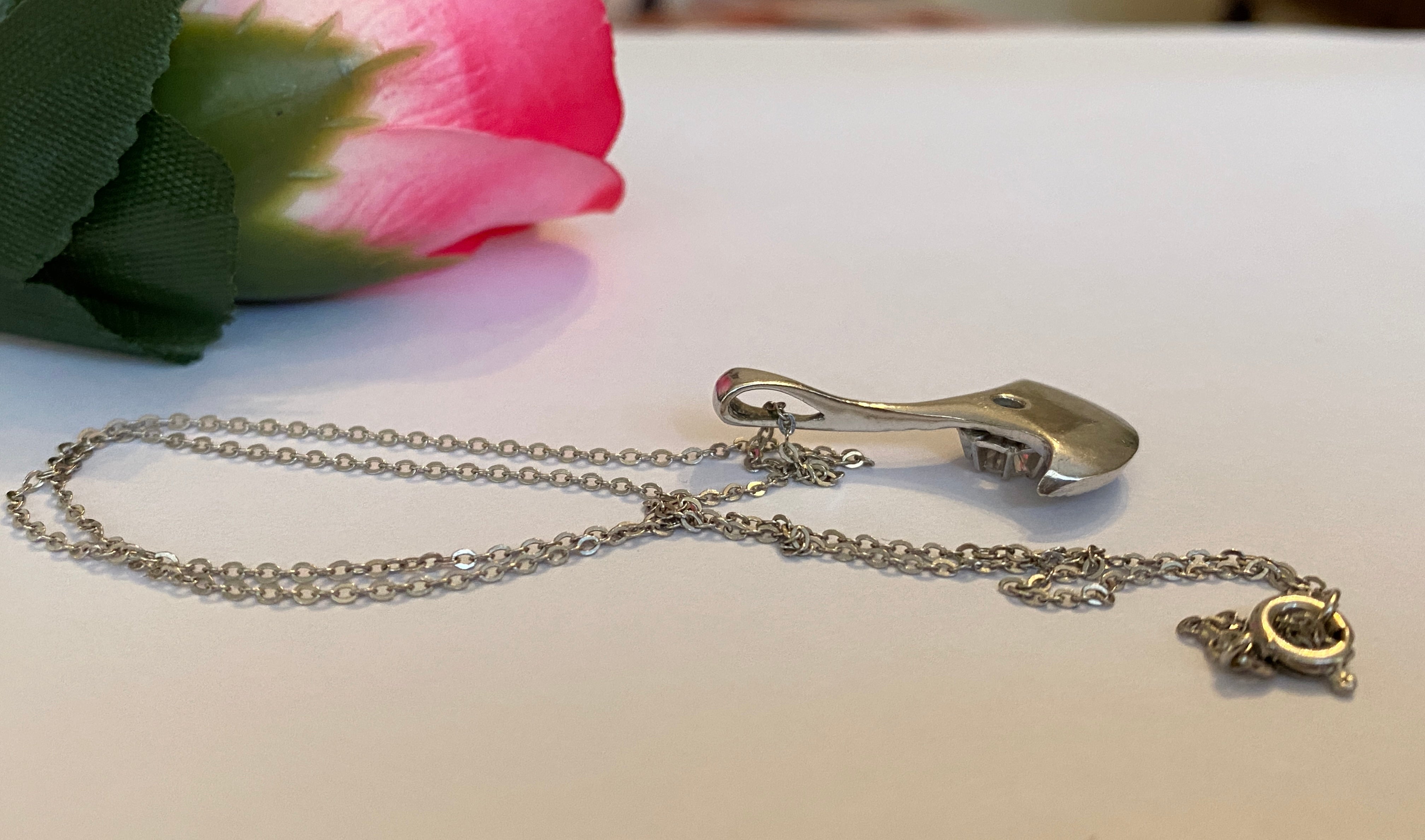 14 Carat White Gold Vintage Necklace with Solitaire Diamond Pendant