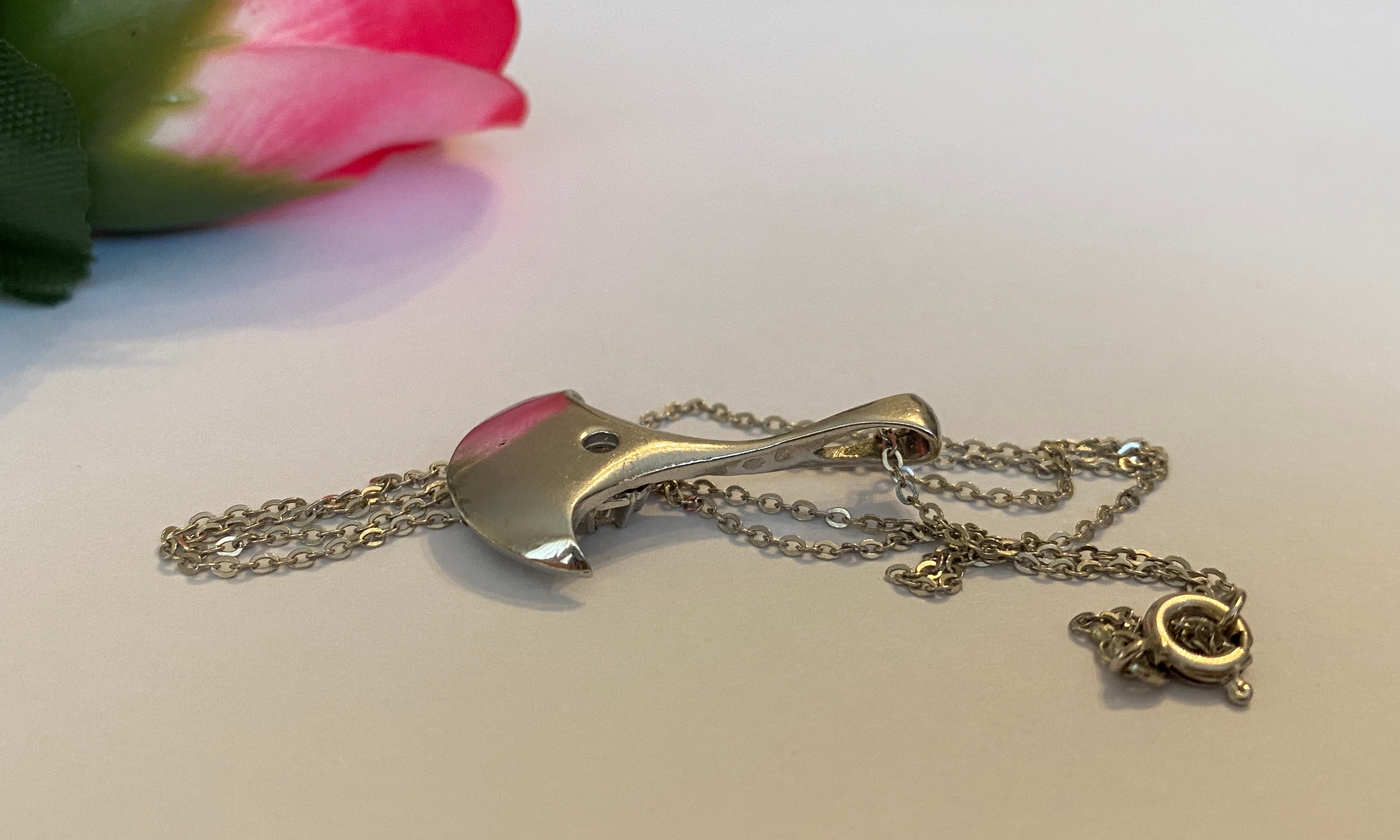 14 Carat White Gold Vintage Necklace with Solitaire Diamond Pendant