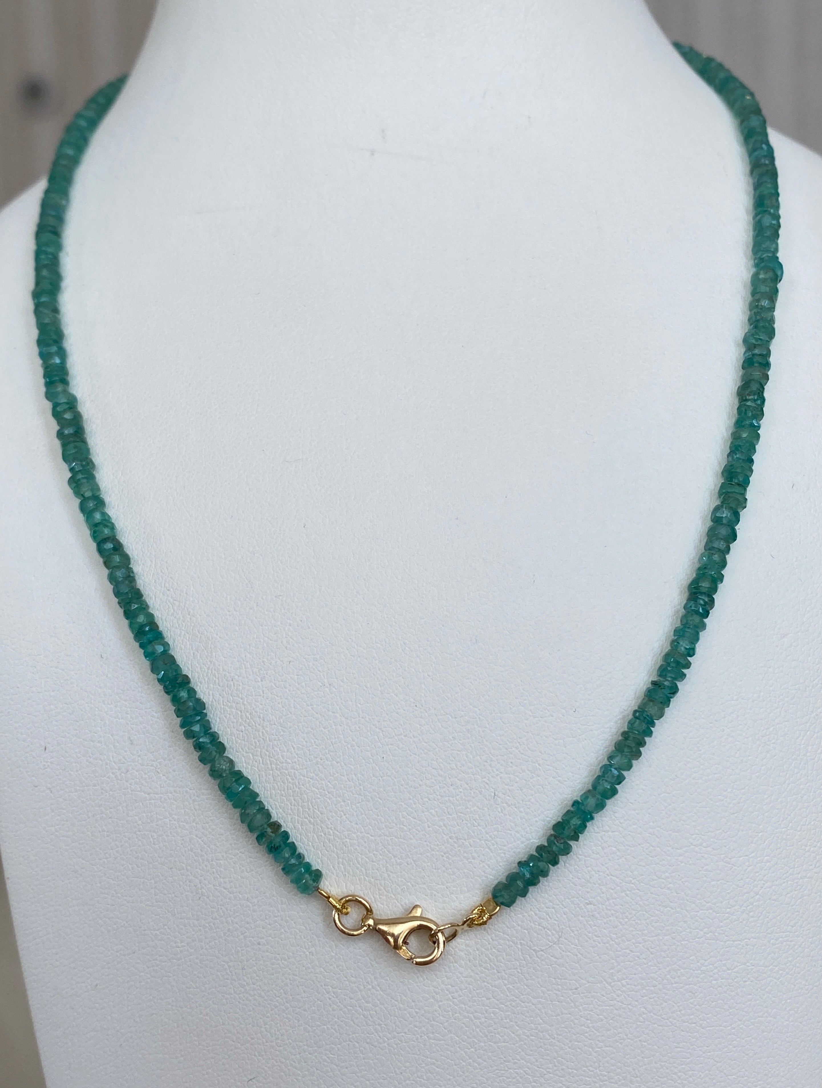 Necklace Natural Colombia emeralds in yellow 18 Kt yellow gold