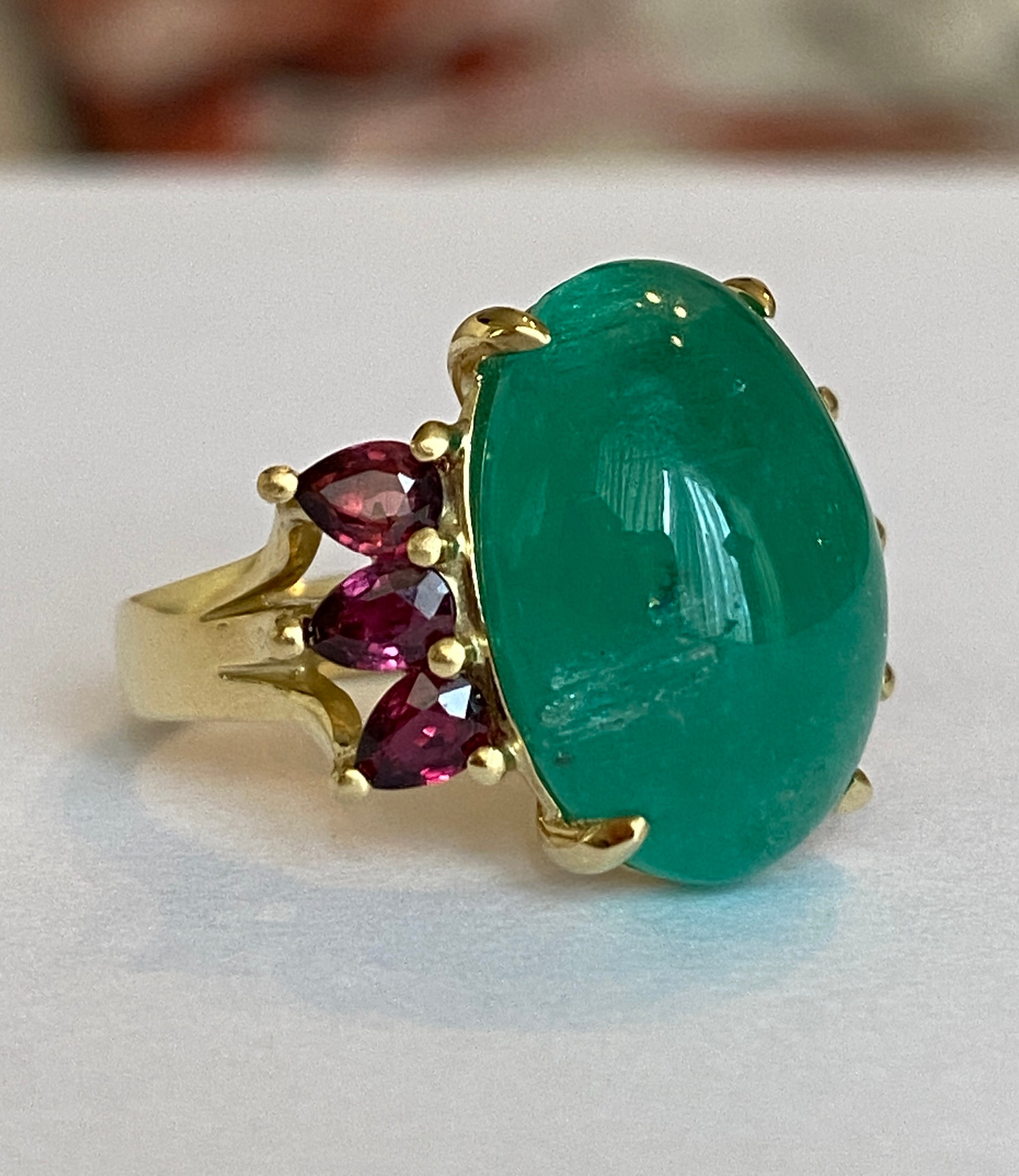 ALGT certified Natural 10.17 Carat Ural Emerald and Ruby Cocktail ring