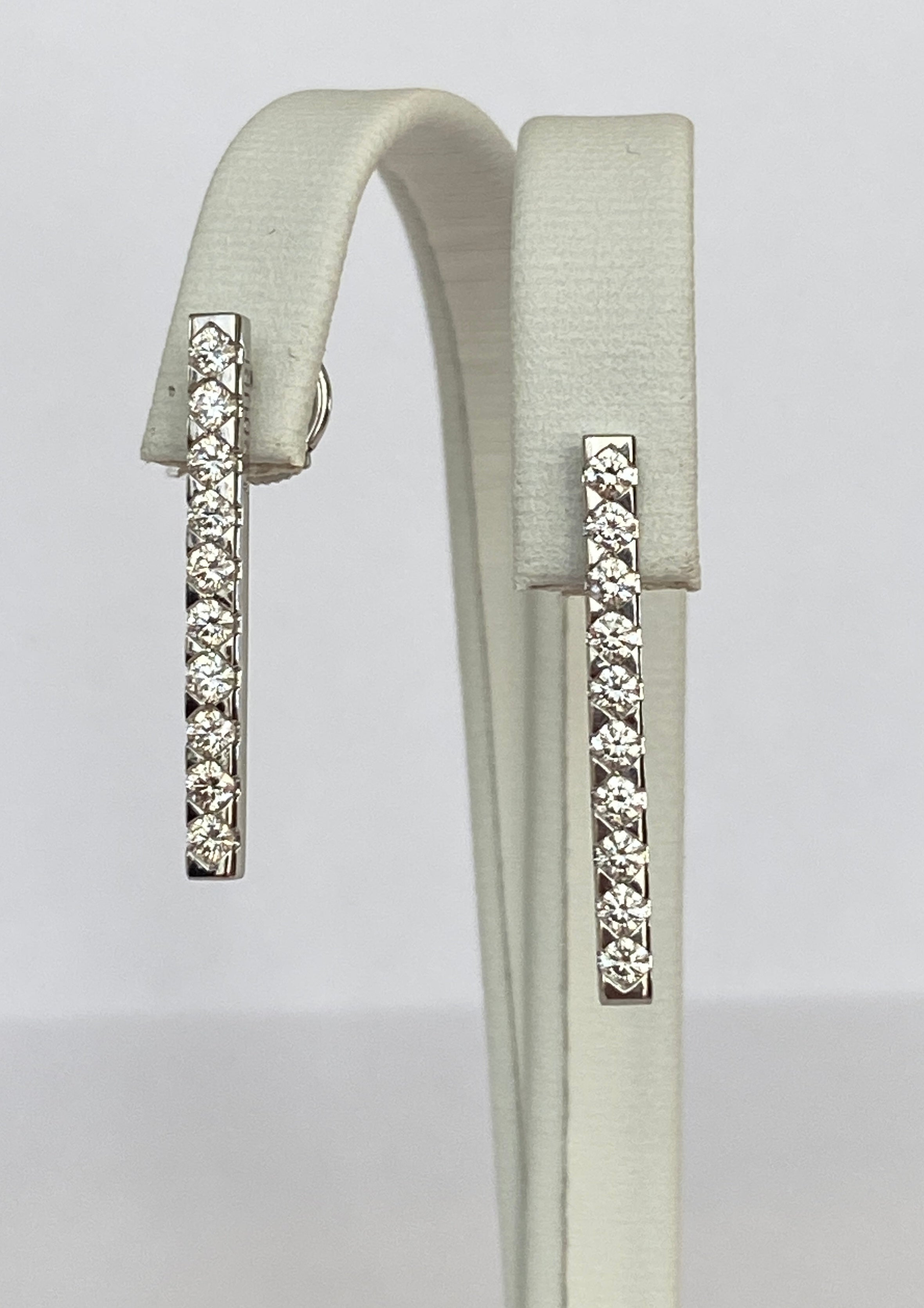 Alain Roure diamond 18 kt gold drop earrings