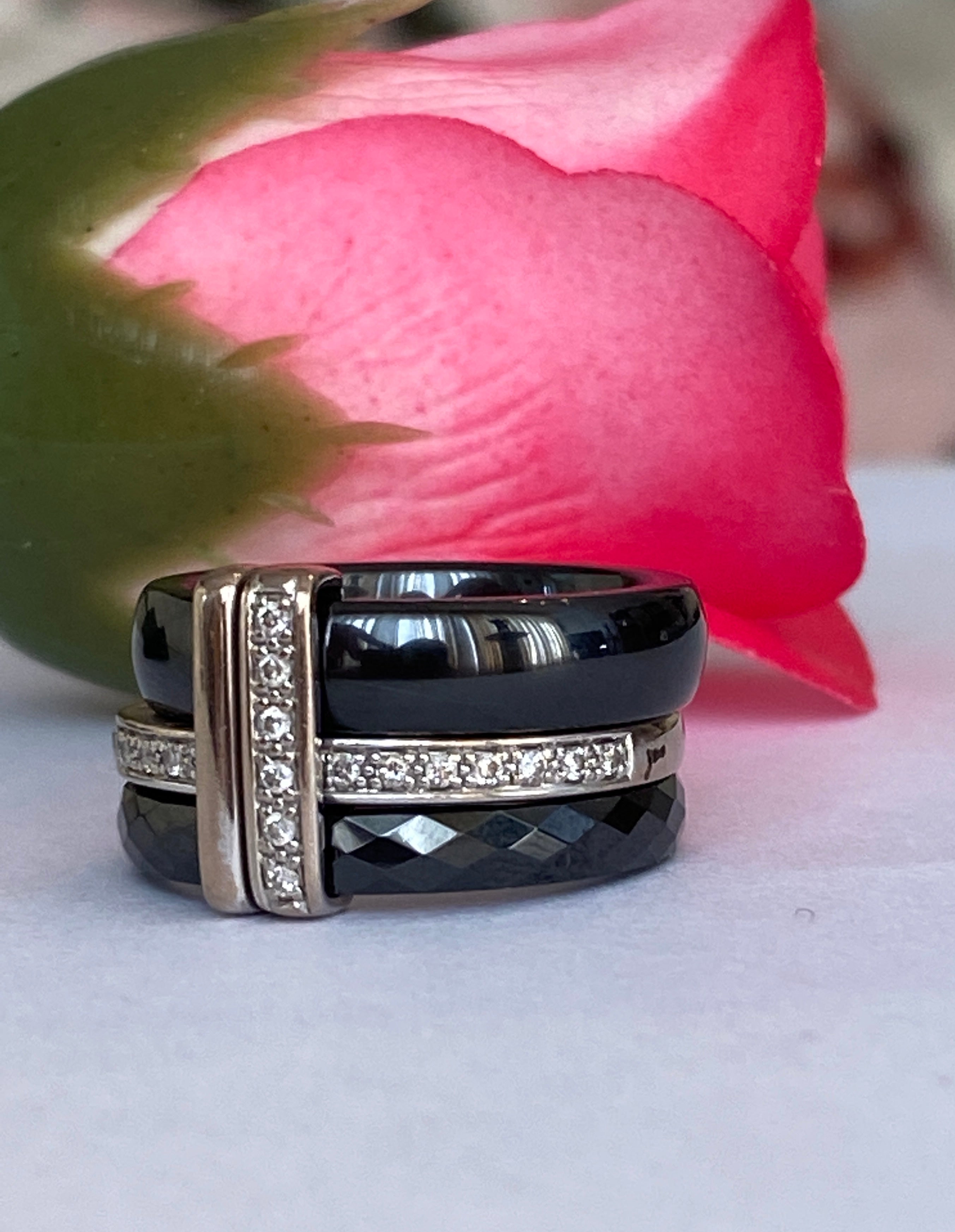 Guy Laroche white 18 kt gold/ceramic diamond ring