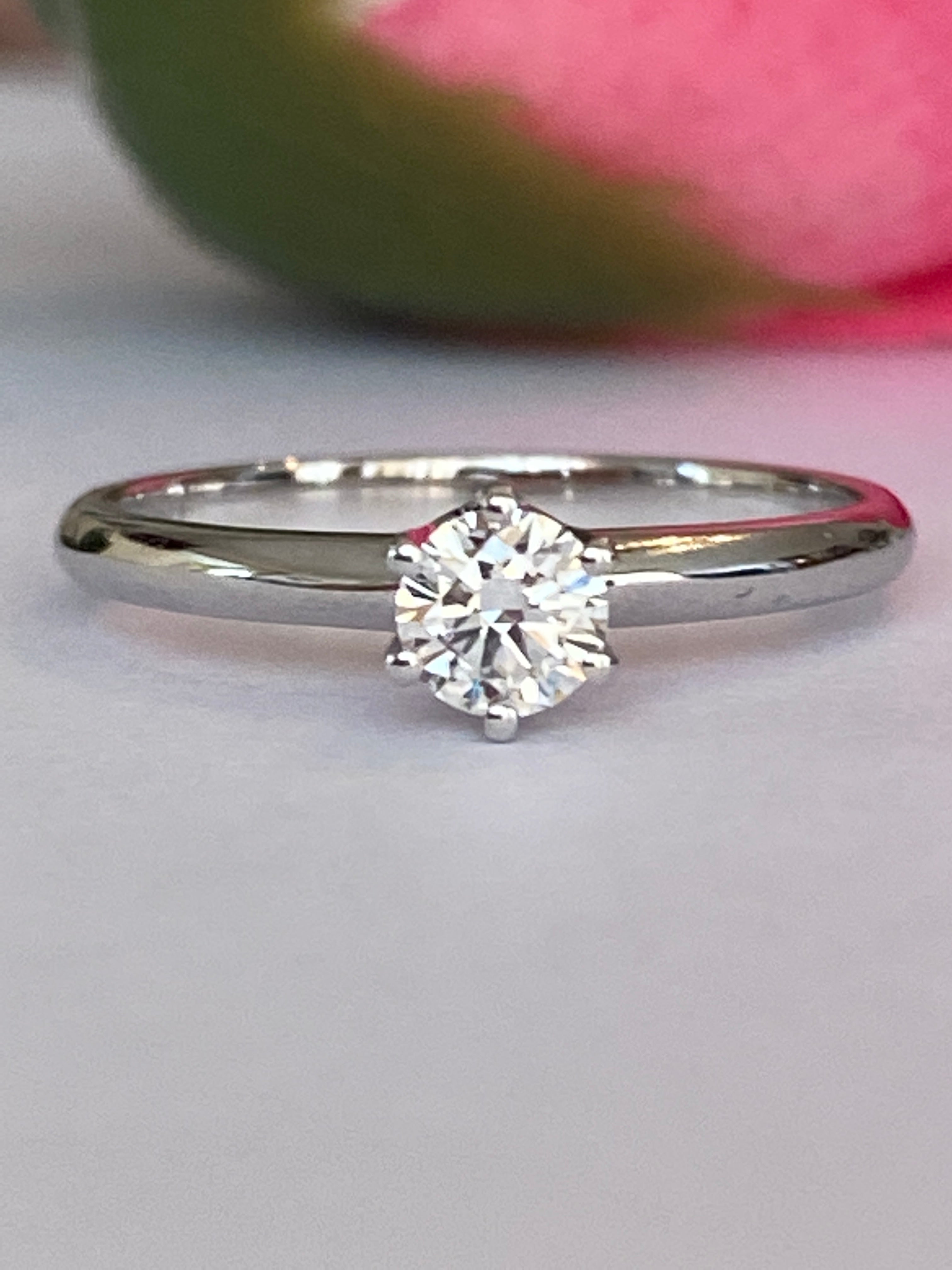 GIA Certified 0.30ct Diamond Engagement Ring 18 kt Gold