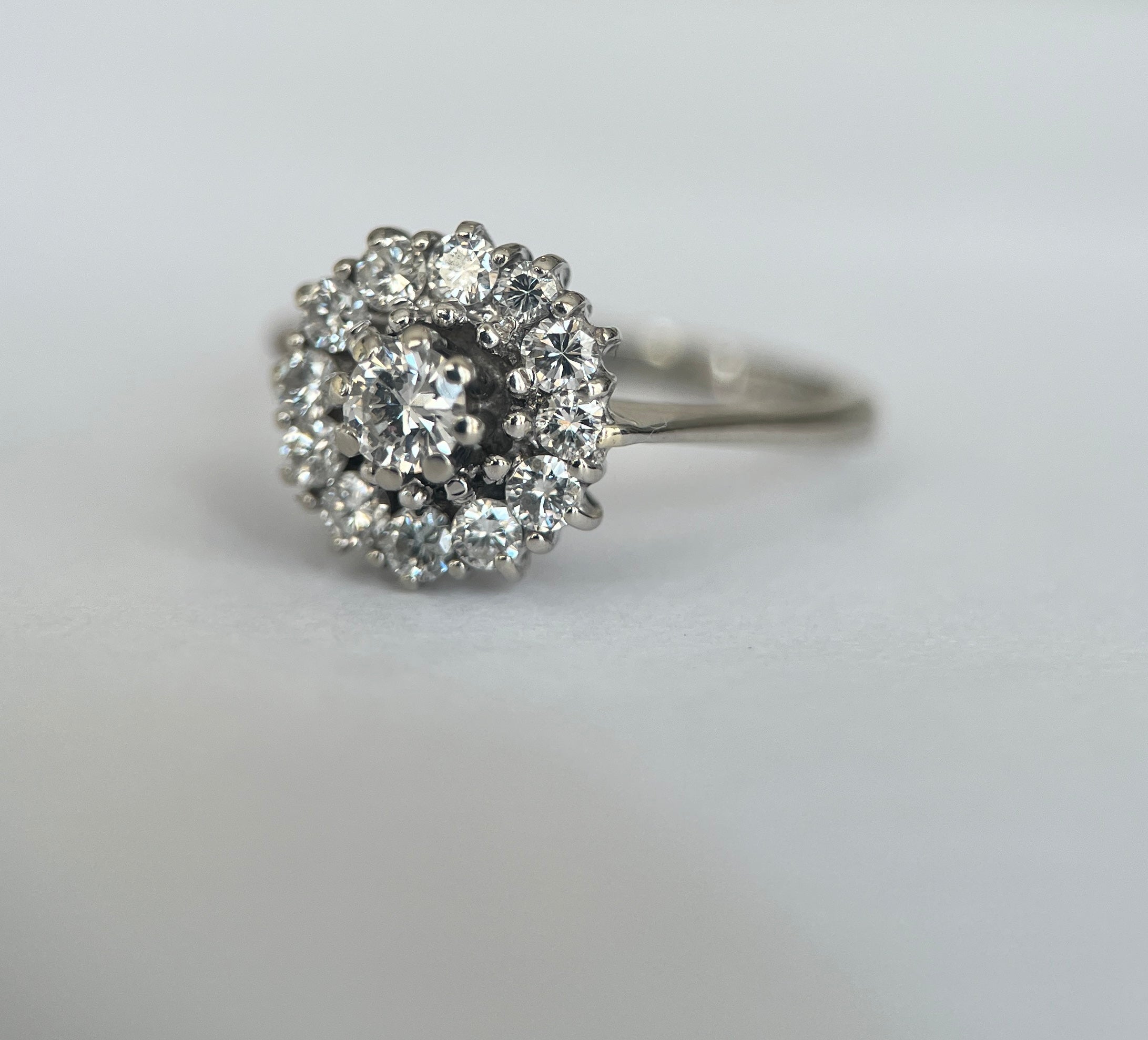 Vintage 18 kt White Gold Rosette Engagement Diamonds ring