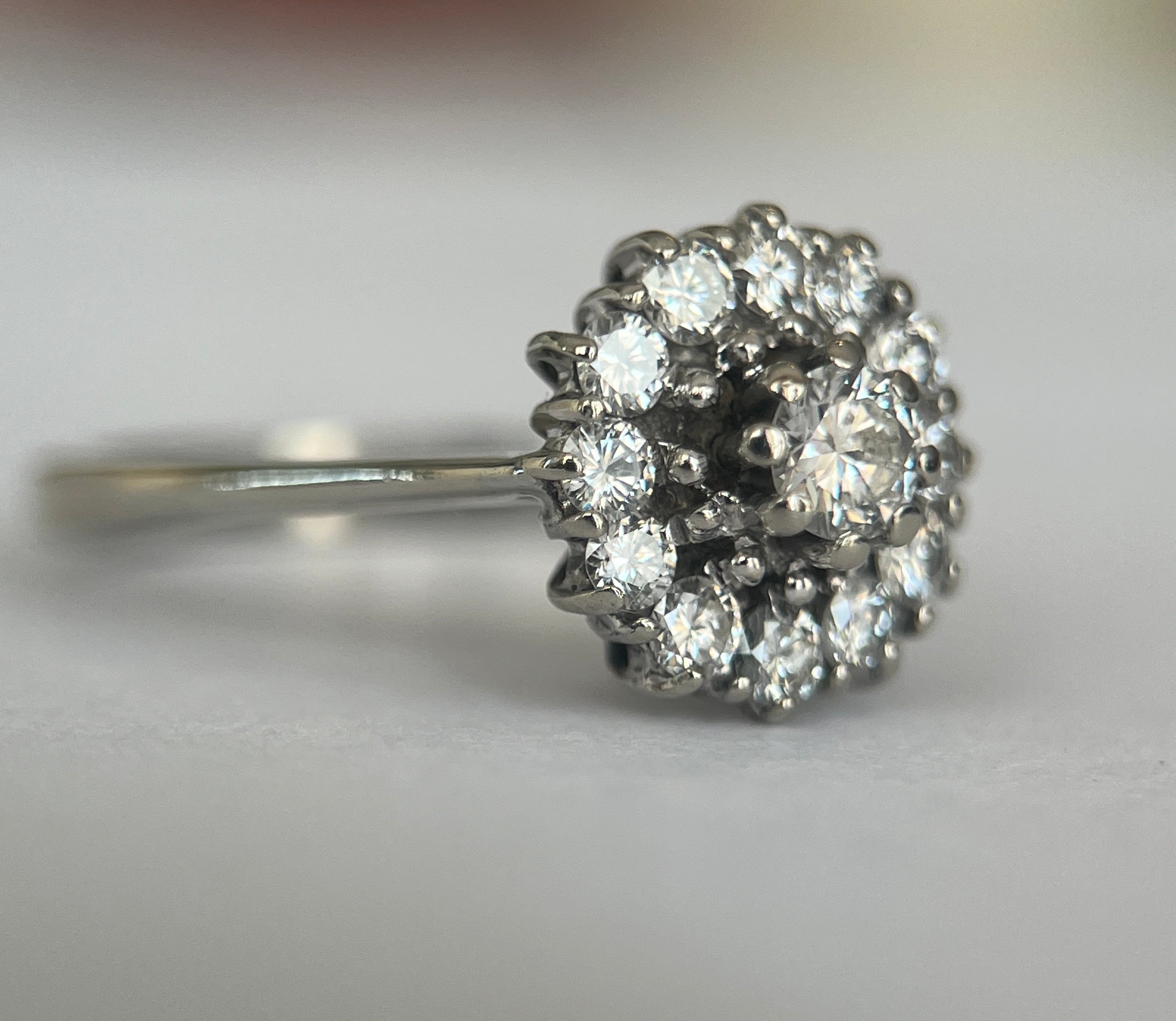 Vintage 18 kt White Gold Rosette Engagement Diamonds ring