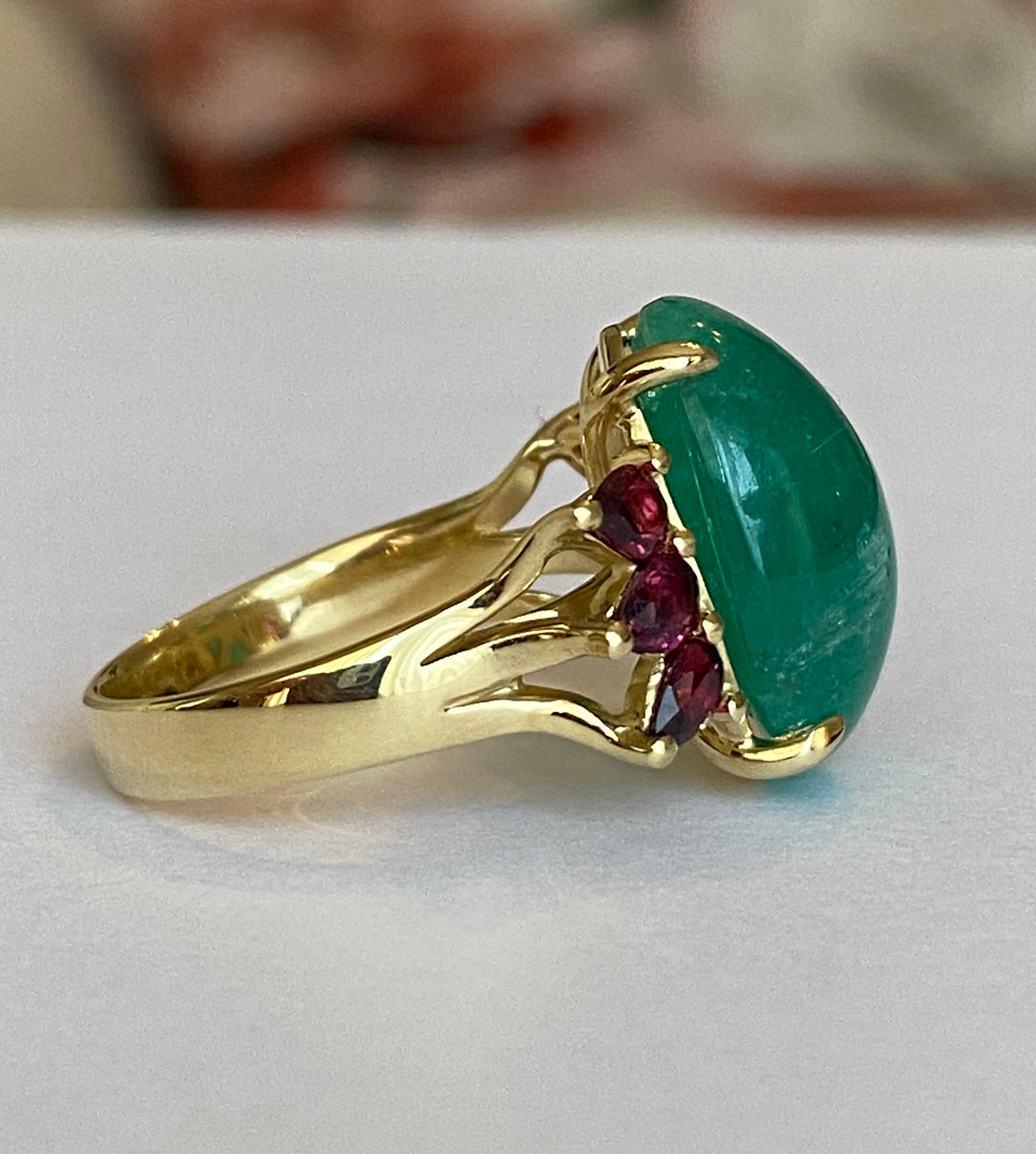 ALGT certified Natural 10.17 Carat Ural Emerald and Ruby Cocktail ring