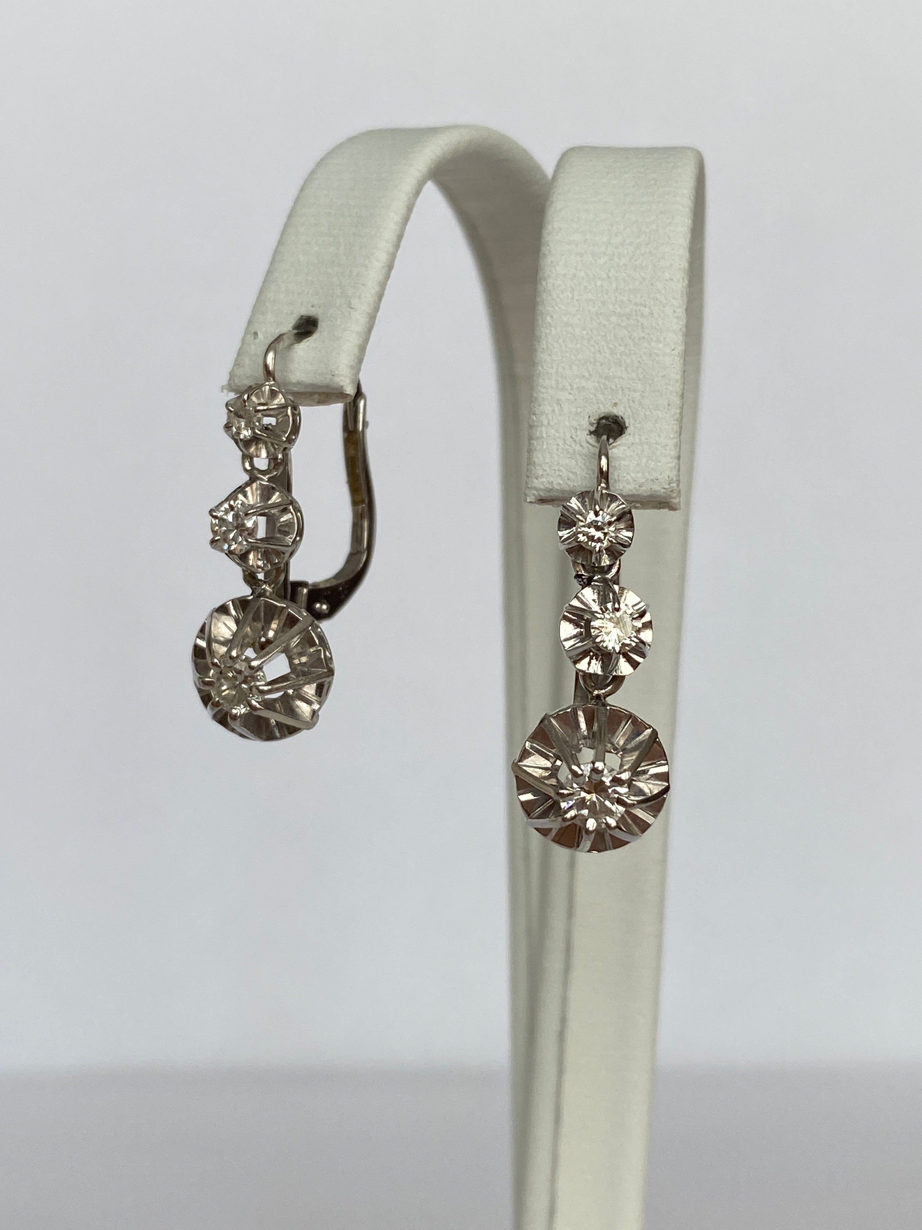 Vintage 18 kt White Gold Drop Earrings with Diamonds