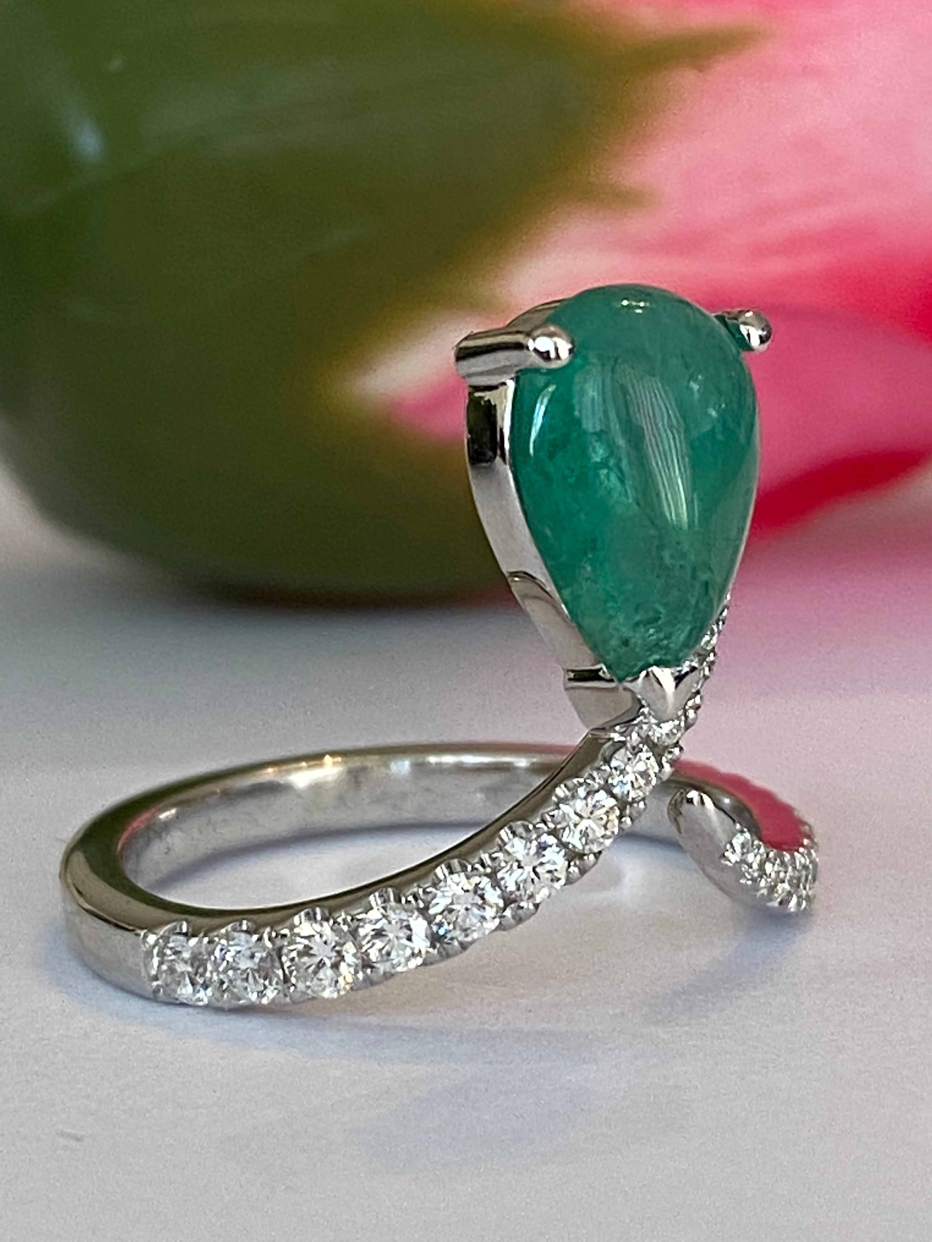 ALGT certified Natural 1.46 Carat Ural Emerald and  Diamond  White Gold Cocktail Ring