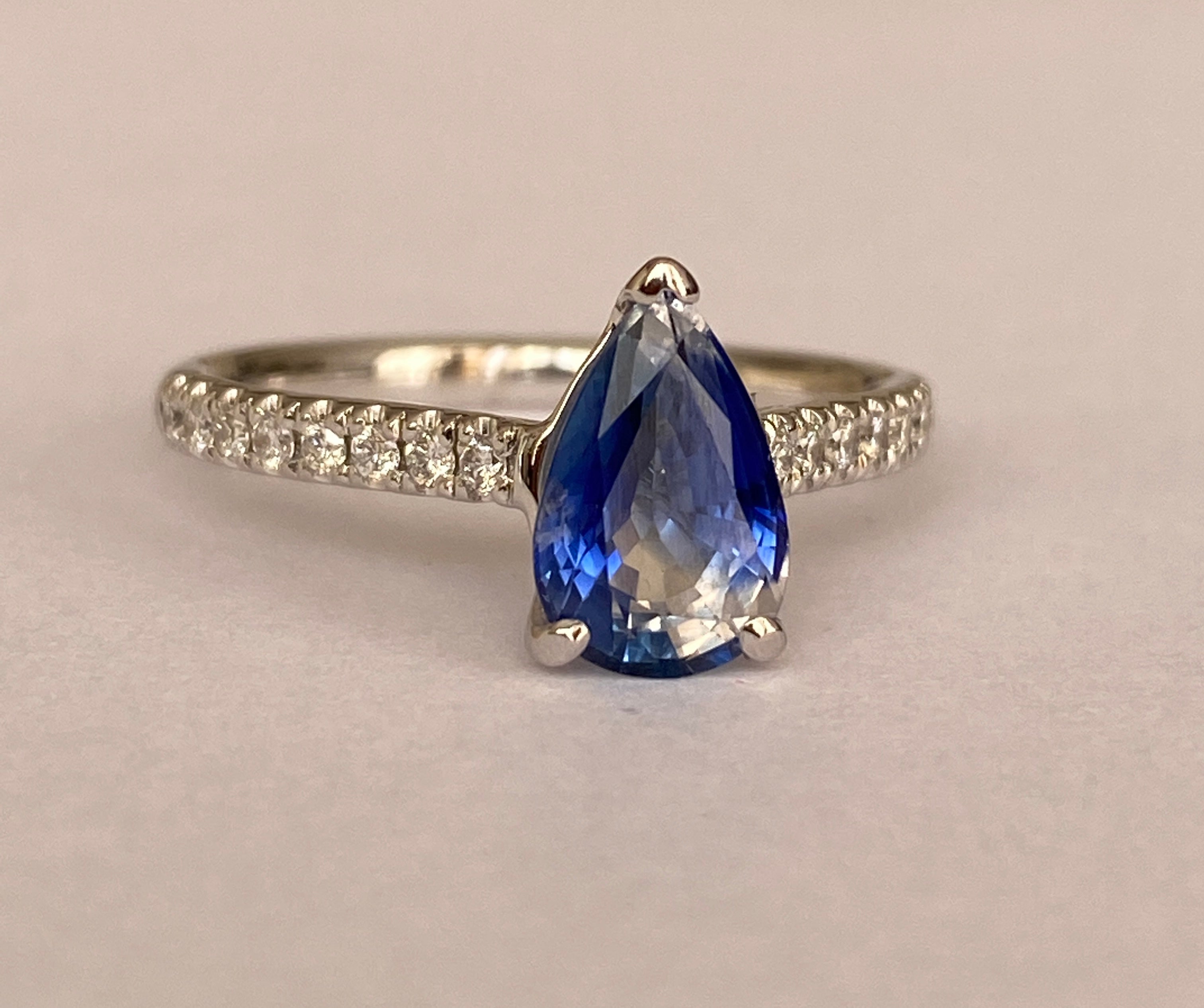 ALGT Certified 1.90 Carat Ceylon  Sapphire & Diamond Cocktail Ring in White gold