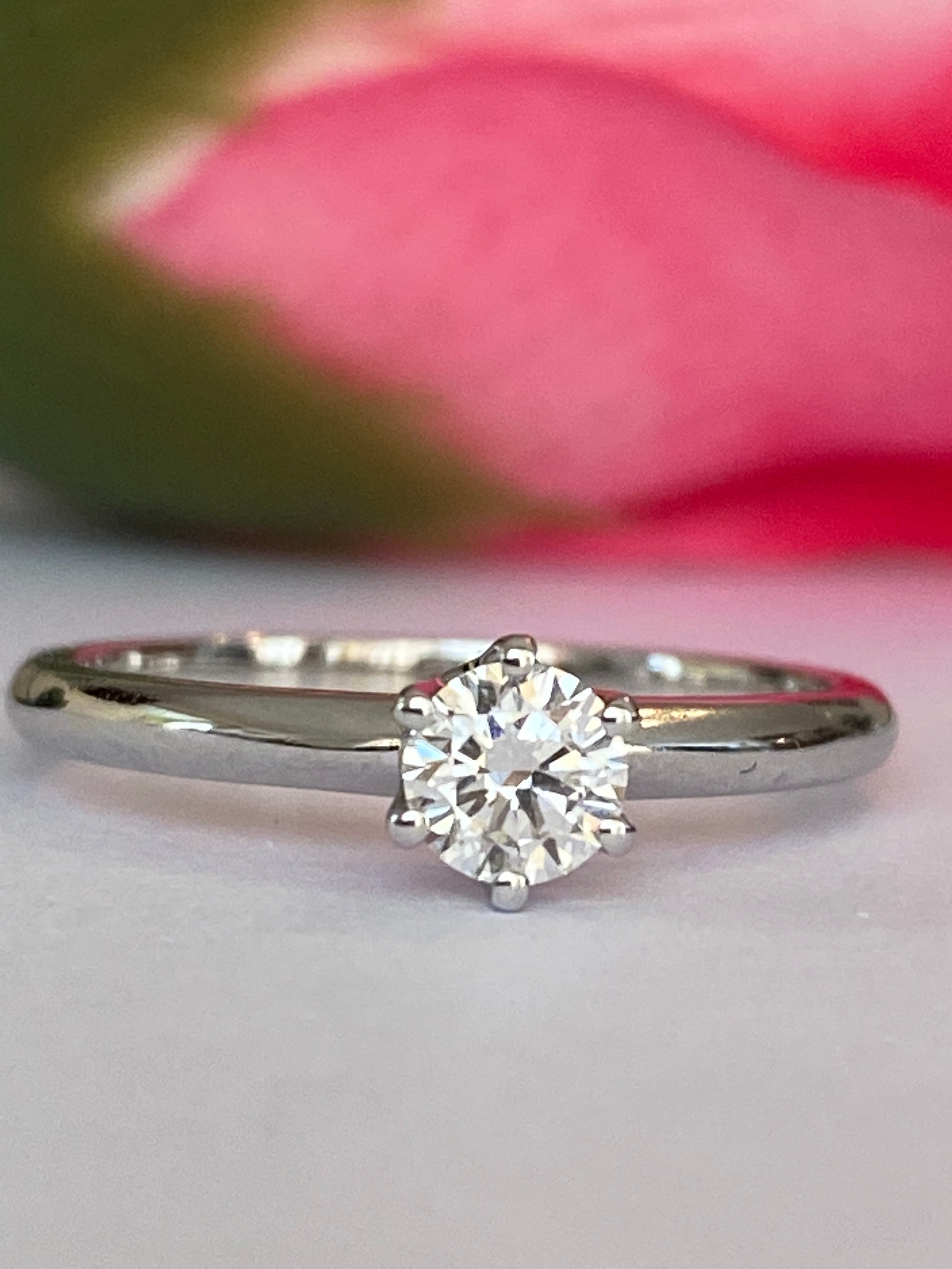 GIA Certified 0.30ct Diamond Engagement Ring 18 kt Gold