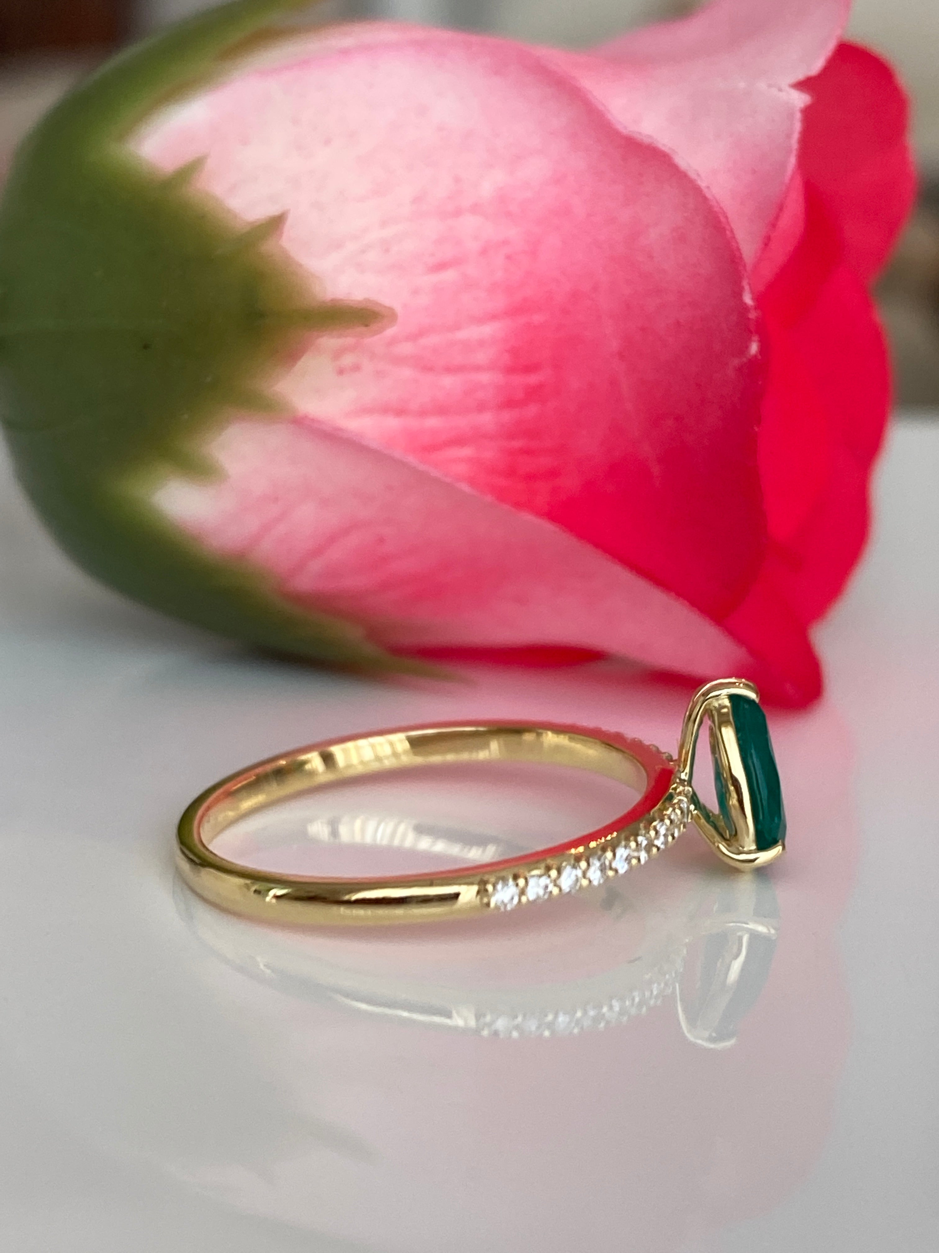 18K Yellow Gold Engagement Ring with 0.60 Carat Emerald and Diamonds