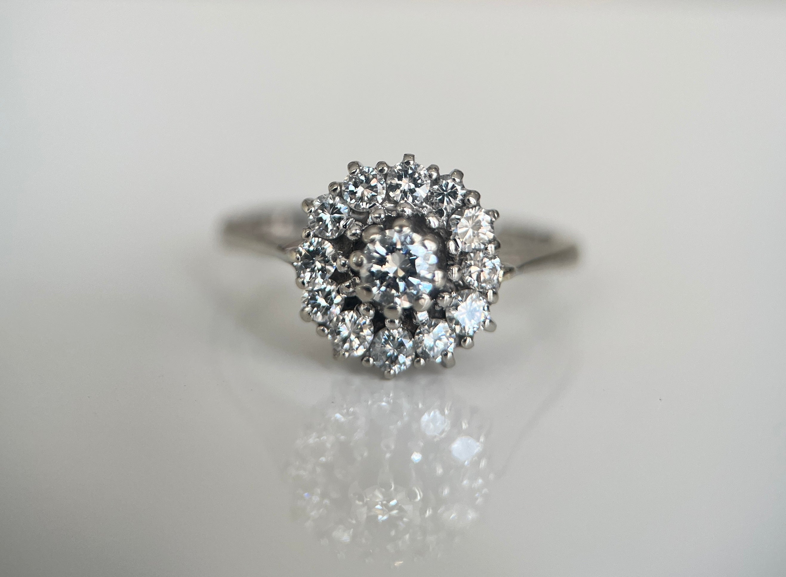 Vintage 18 kt White Gold Rosette Engagement Diamonds ring