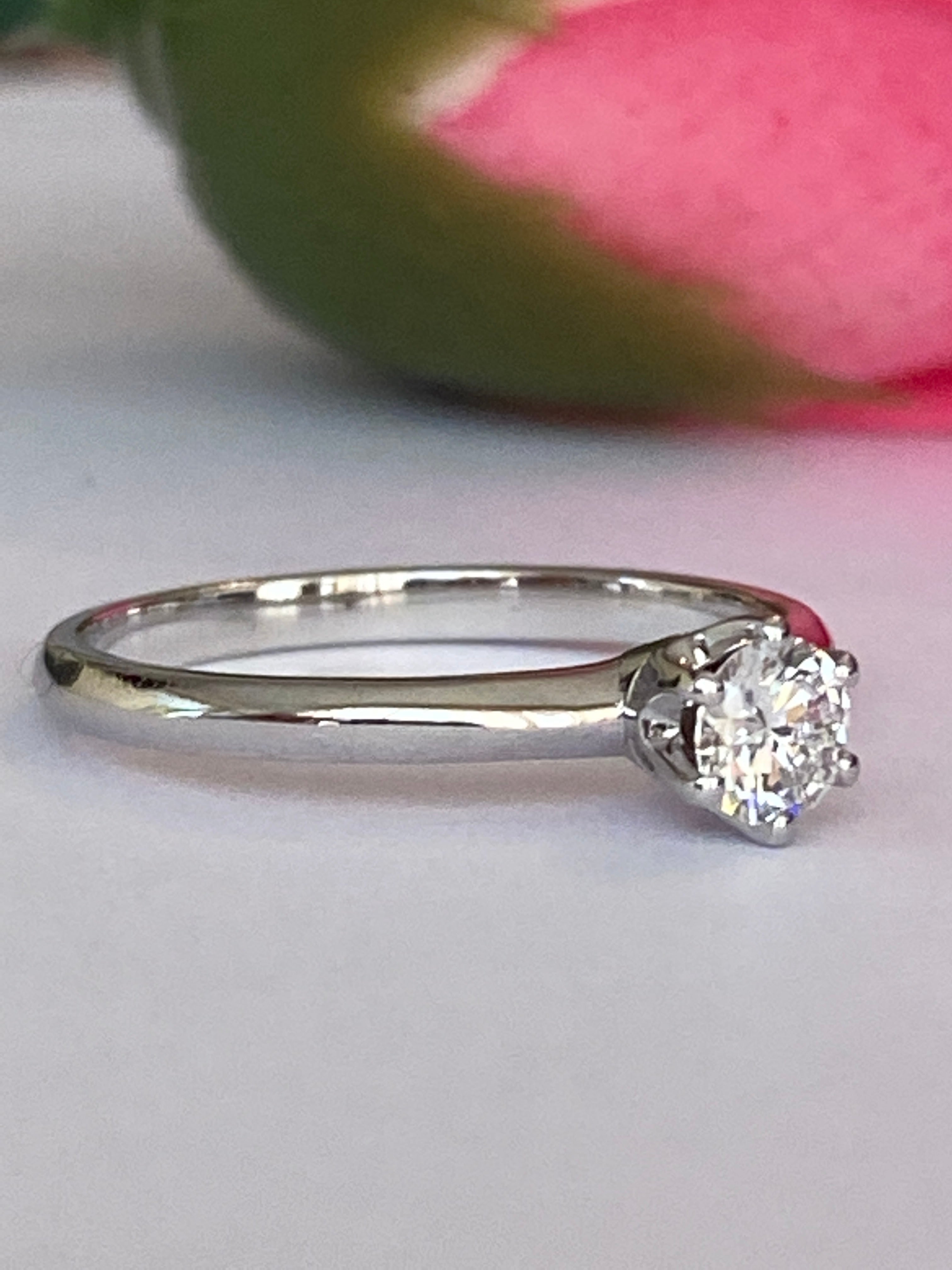 GIA Certified 0.30ct Diamond Engagement Ring 18 kt Gold