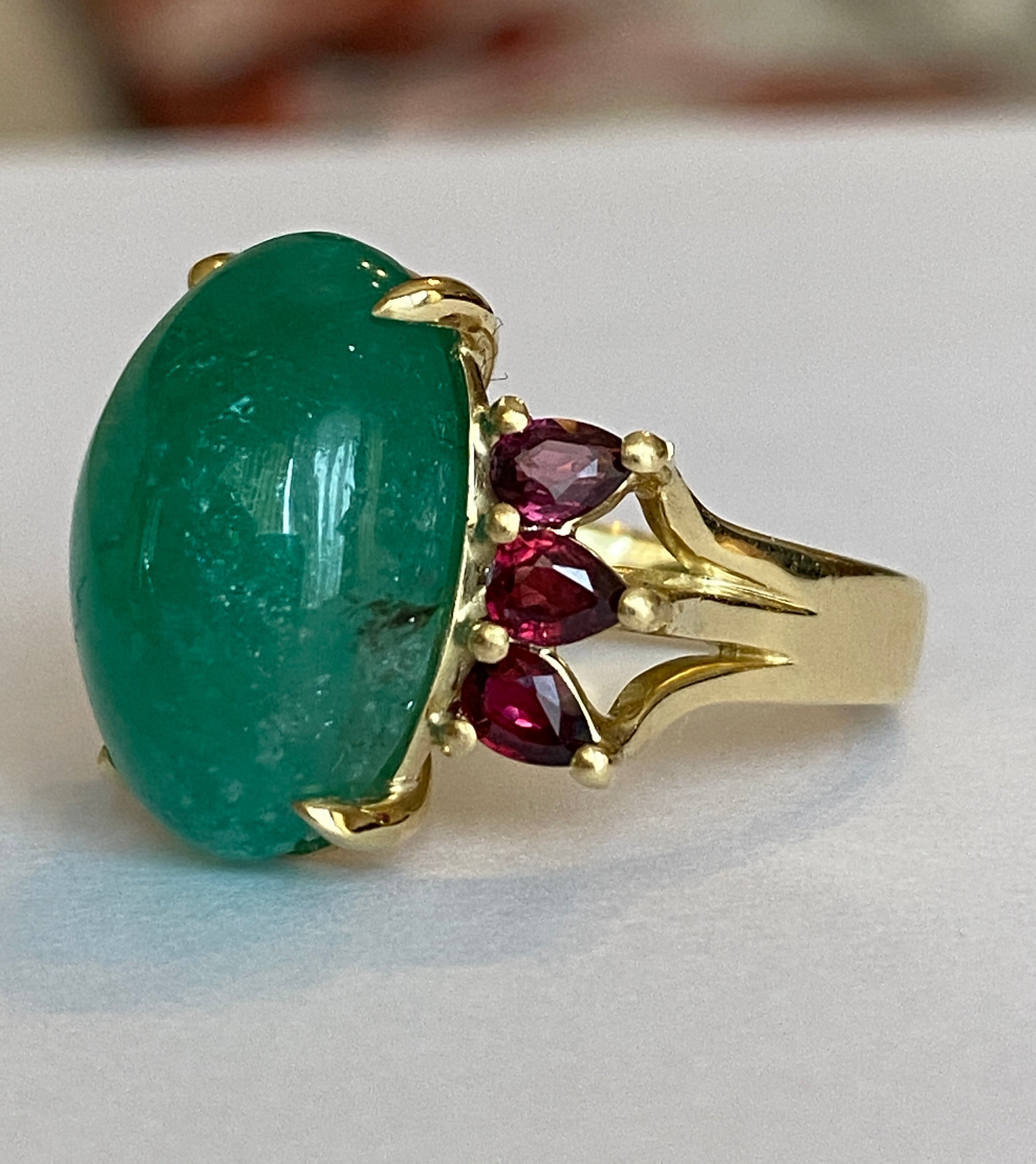 ALGT certified Natural 10.17 Carat Ural Emerald and Ruby Cocktail ring