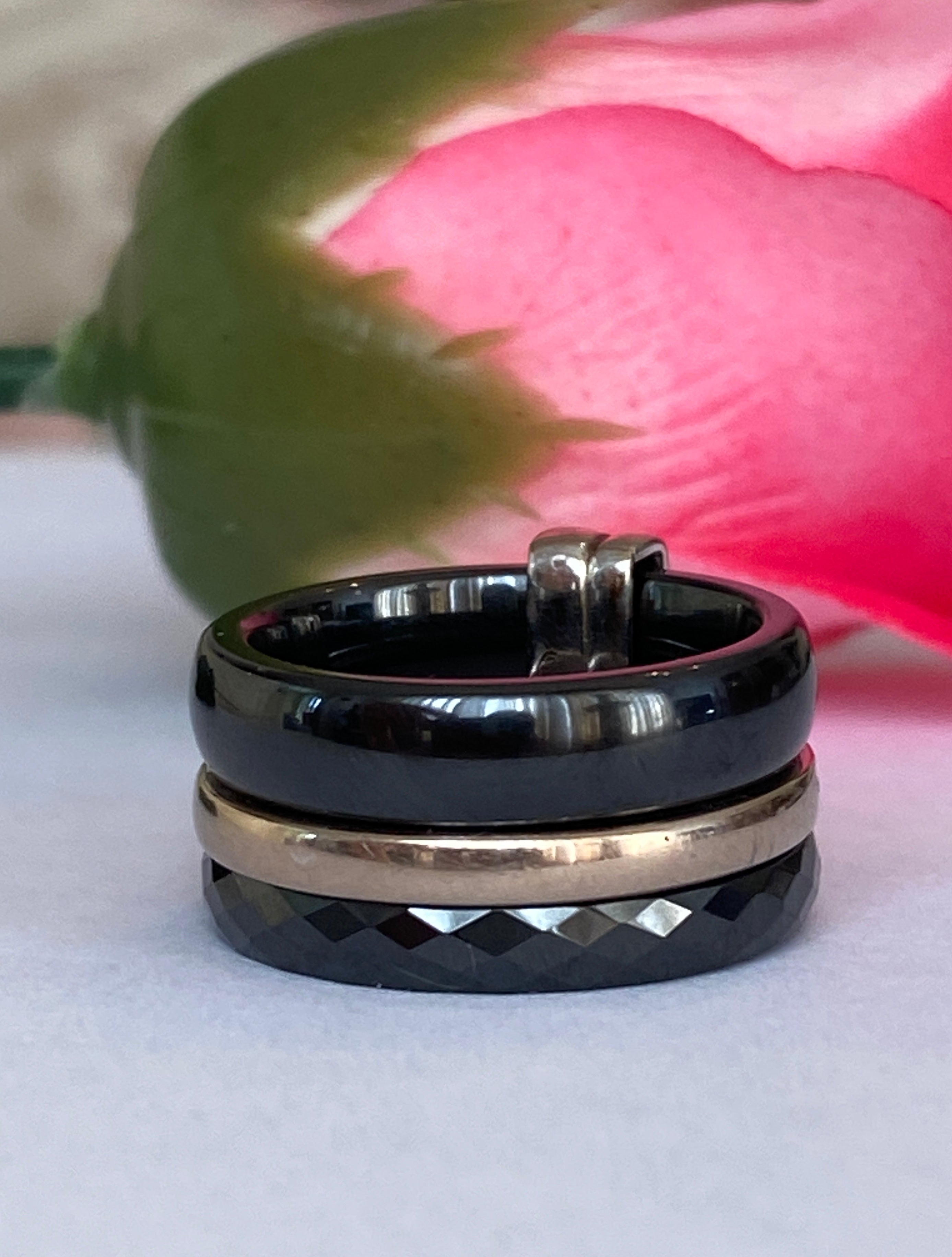 Guy Laroche white 18 kt gold/ceramic diamond ring