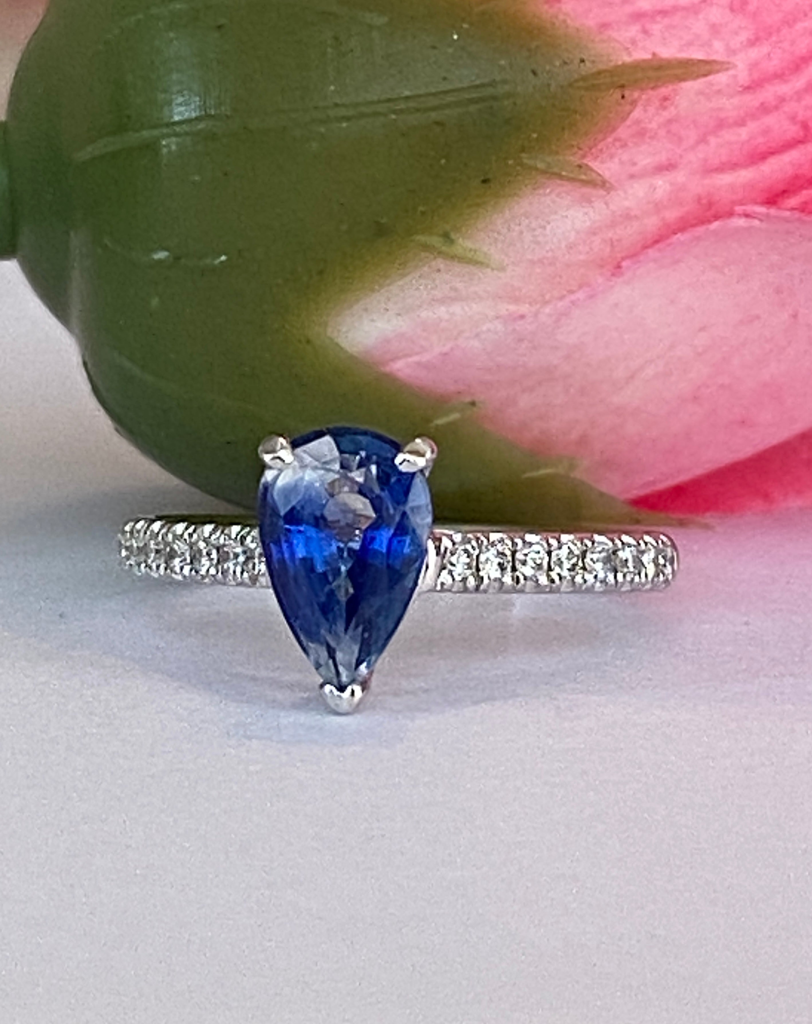 ALGT Certified 1.90 Carat Ceylon  Sapphire & Diamond Cocktail Ring in White gold