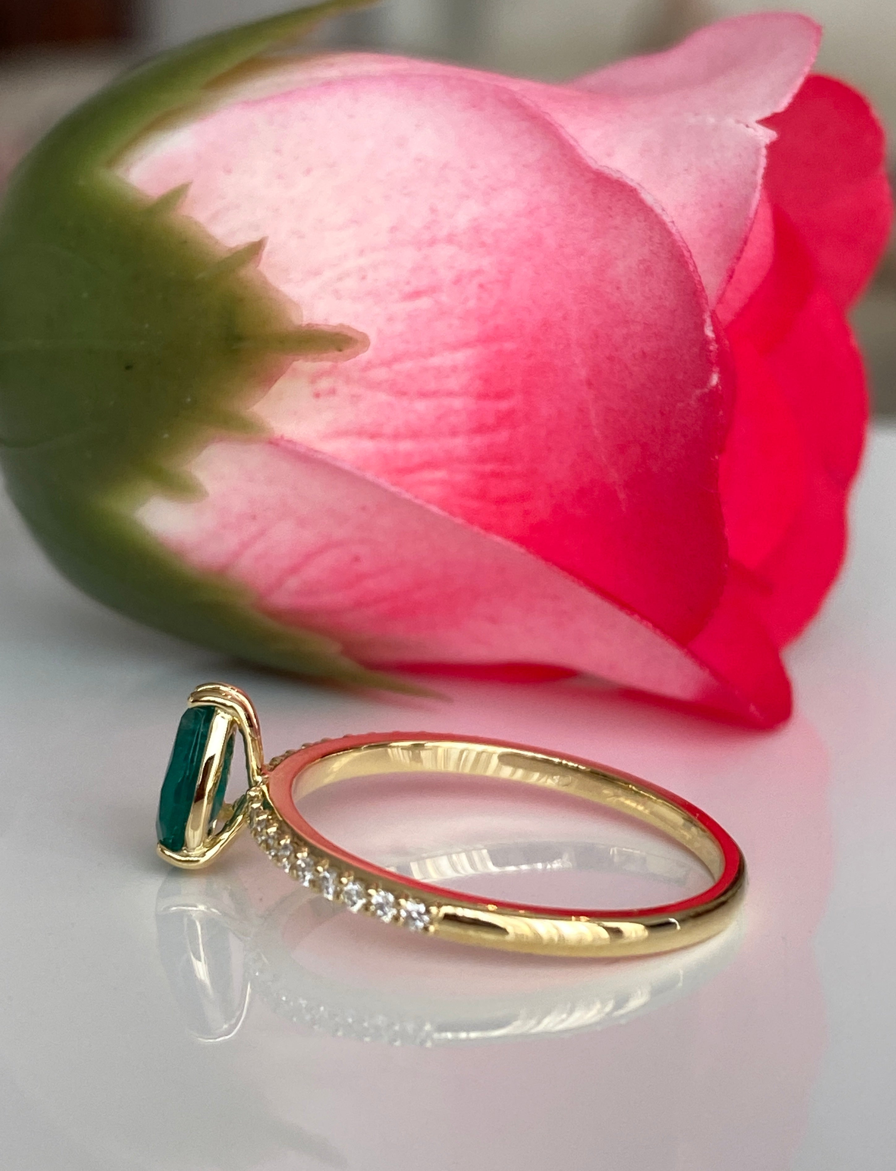 18K Yellow Gold Engagement Ring with 0.60 Carat Emerald and Diamonds