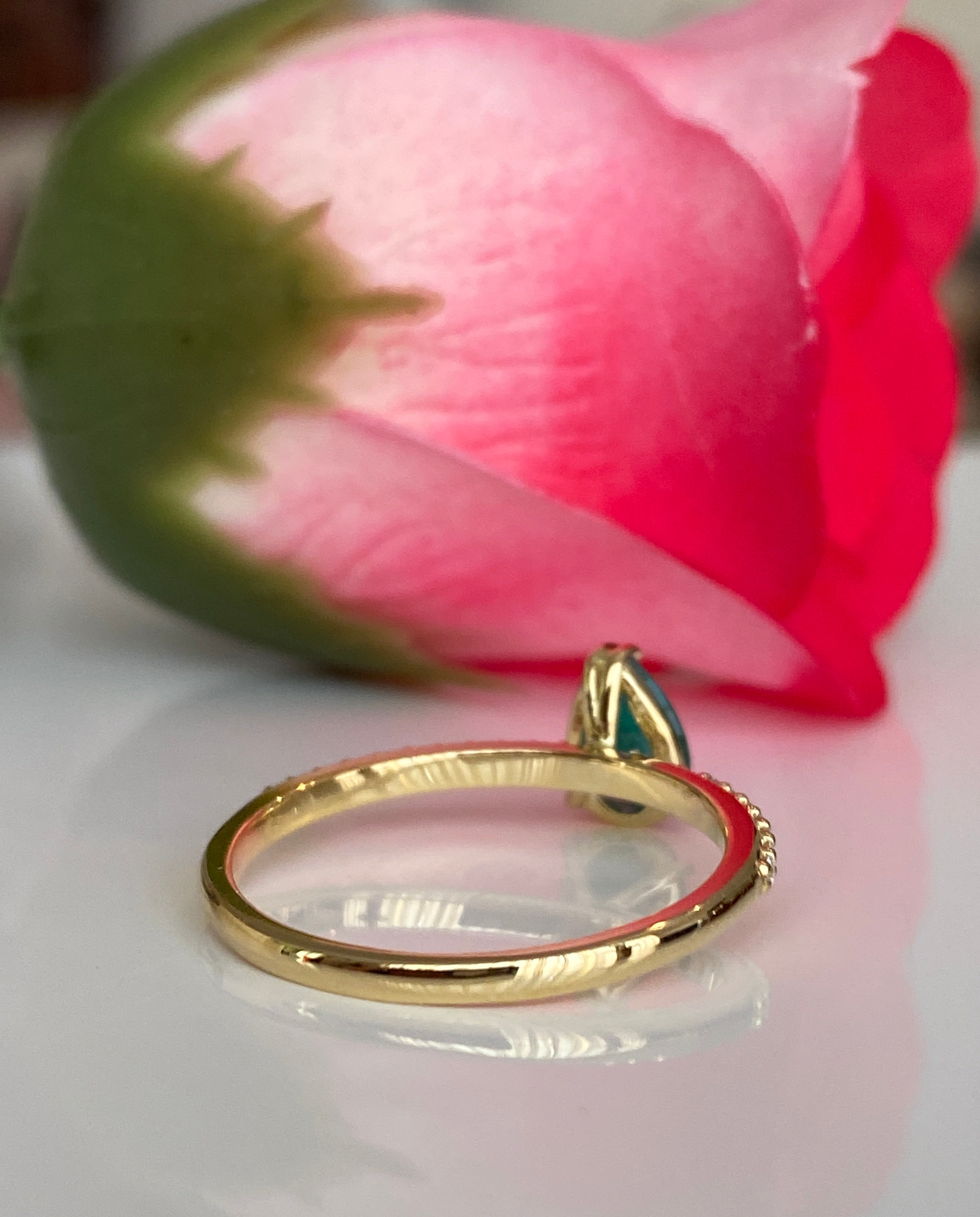 18K Yellow Gold Engagement Ring with 0.60 Carat Emerald and Diamonds