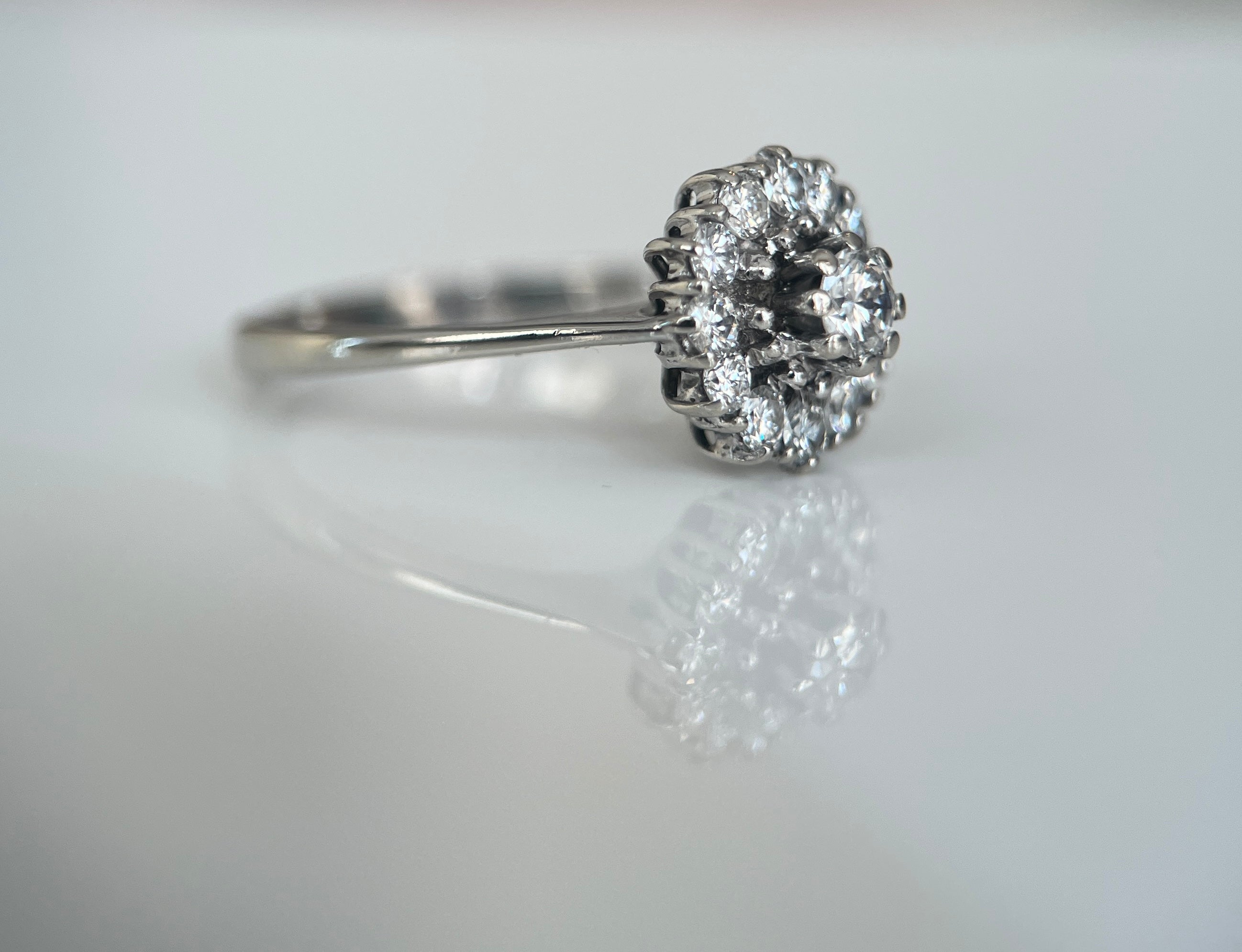 Vintage 18 kt White Gold Rosette Engagement Diamonds ring