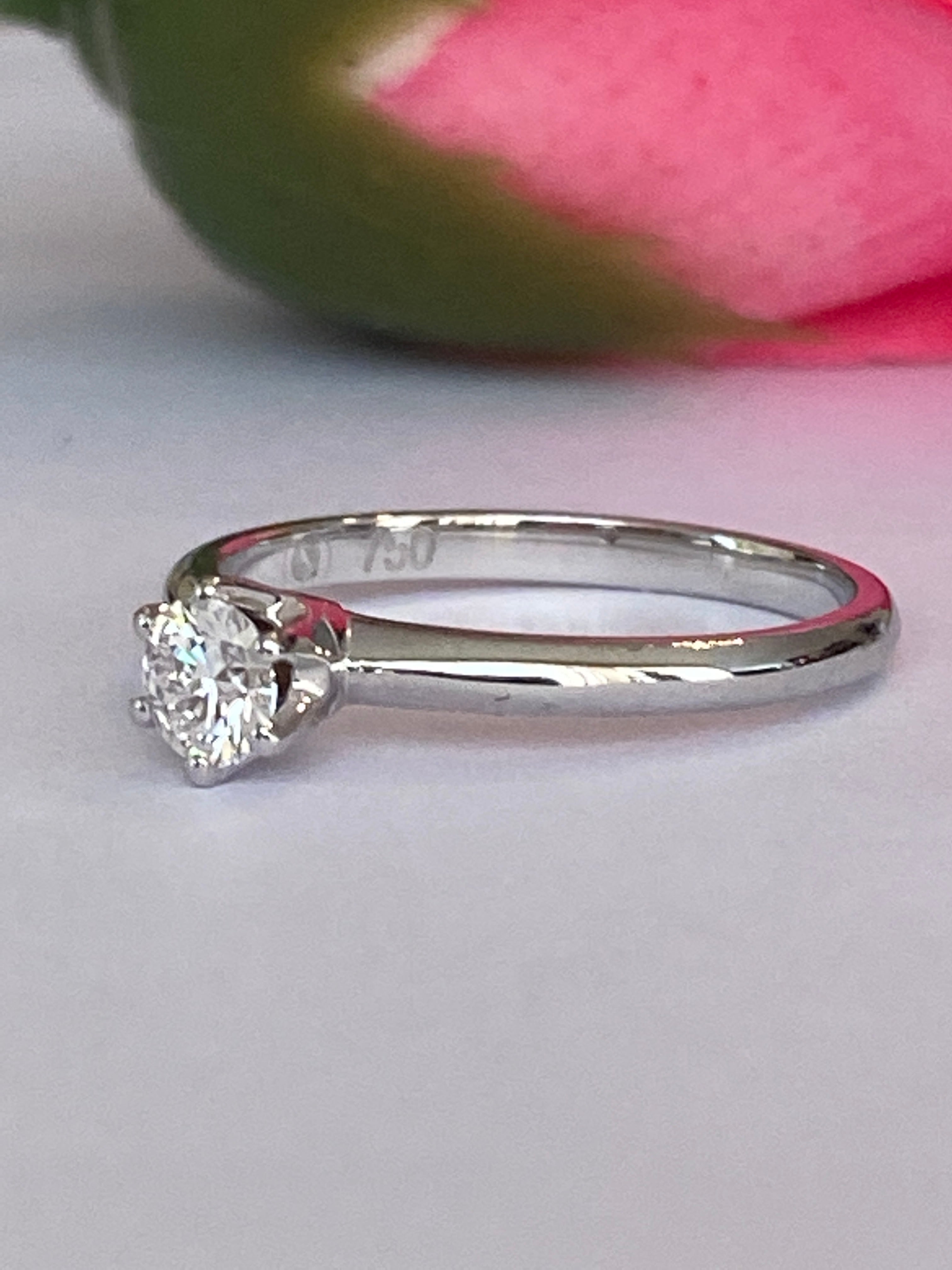 GIA Certified 0.30ct Diamond Engagement Ring 18 kt Gold