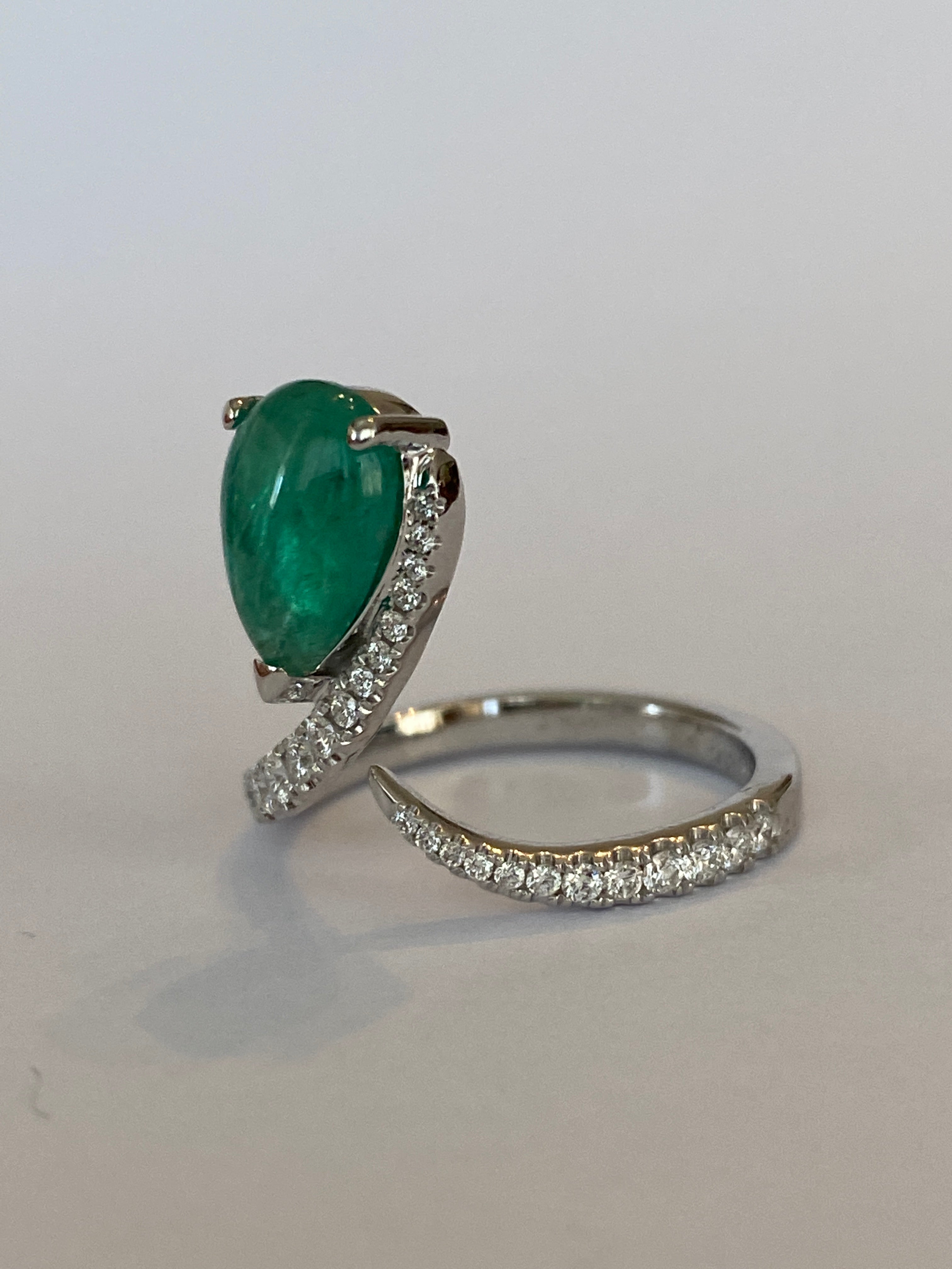ALGT certified Natural 1.46 Carat Ural Emerald and  Diamond  White Gold Cocktail Ring