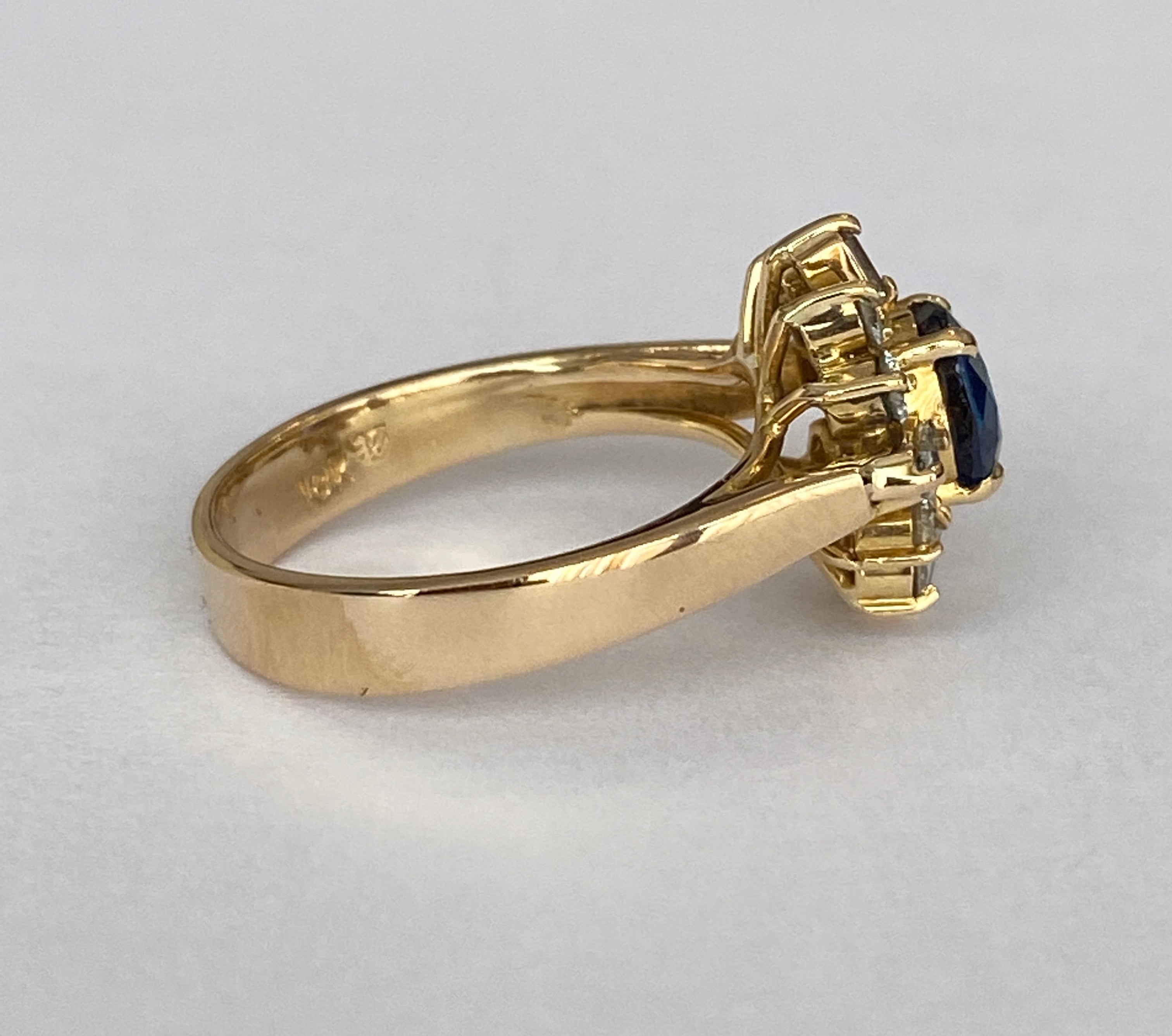 18K Yellow Gold 0.84 ct Sapphire and 0.52 crt Diamond Ring