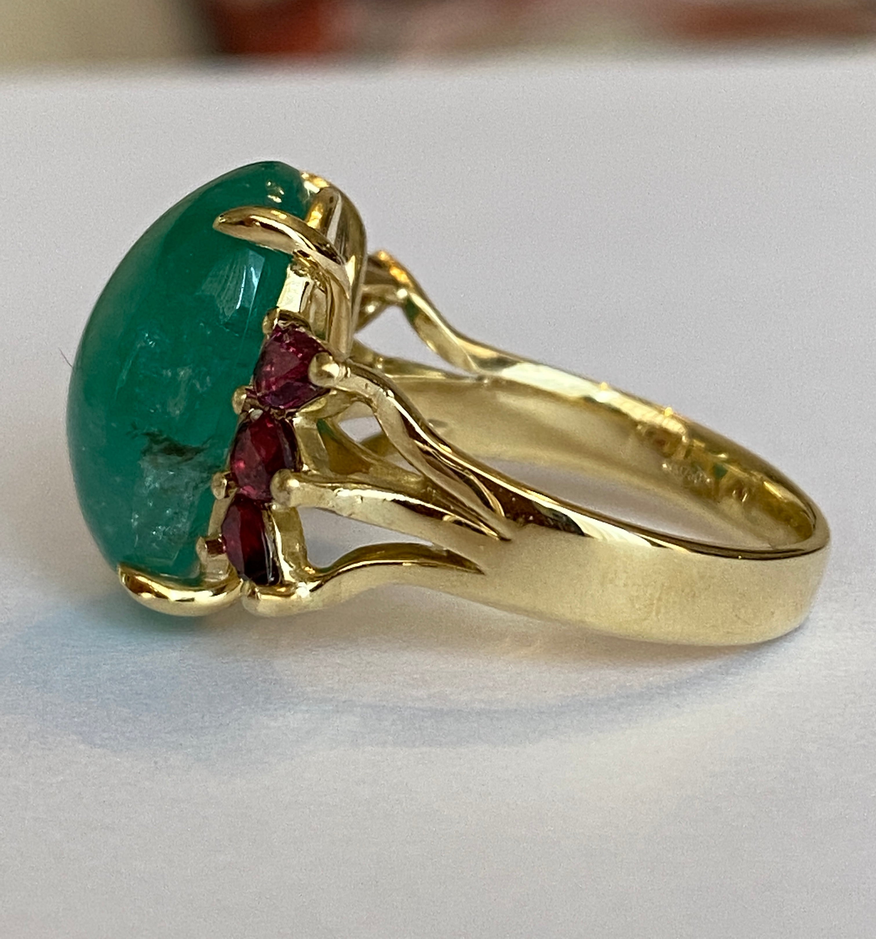 ALGT certified Natural 10.17 Carat Ural Emerald and Ruby Cocktail ring