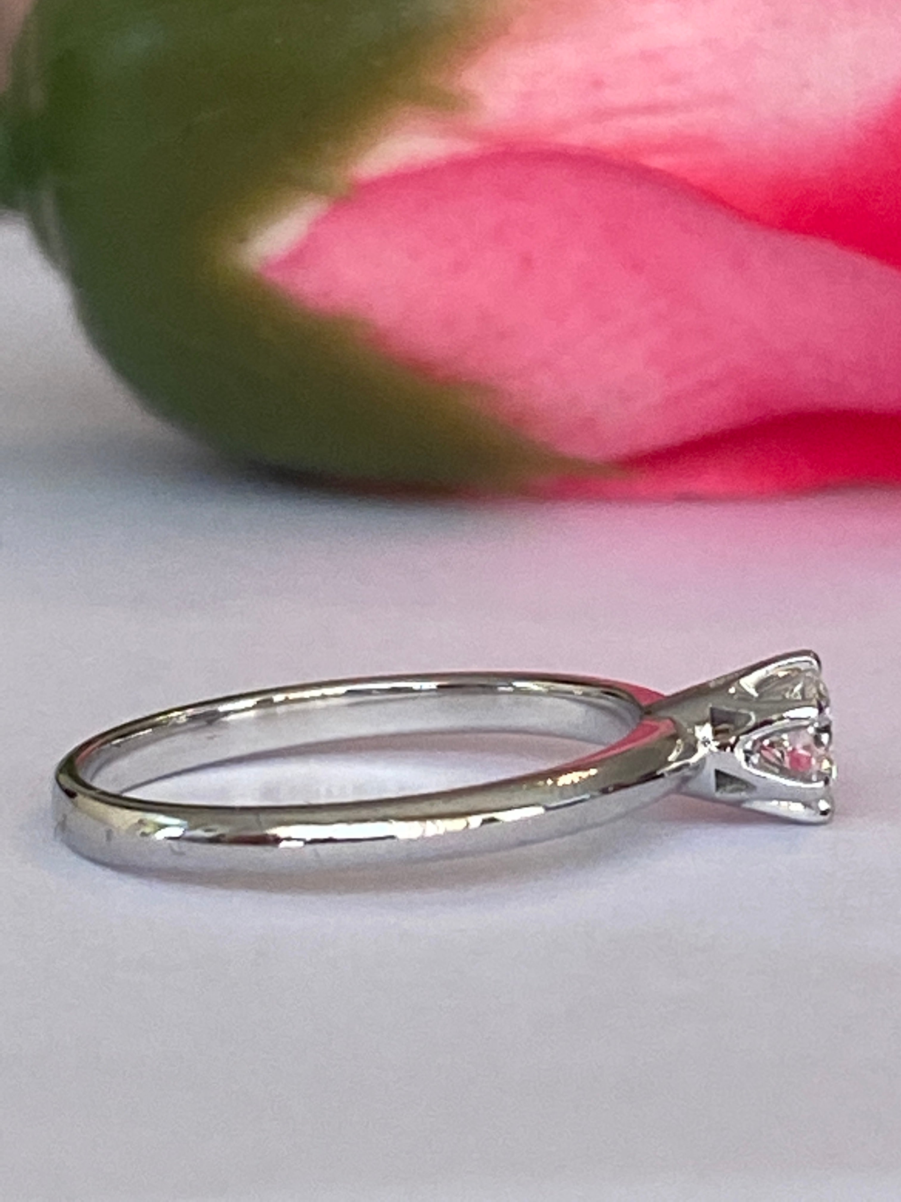 GIA Certified 0.30ct Diamond Engagement Ring 18 kt Gold